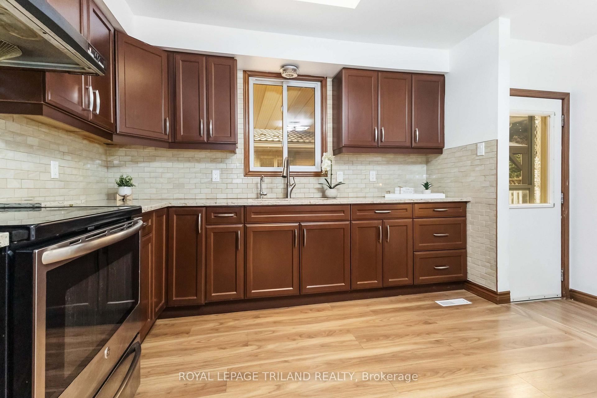 Photo 8 of 954 Chippewa Drive, London, East D — HOMEH