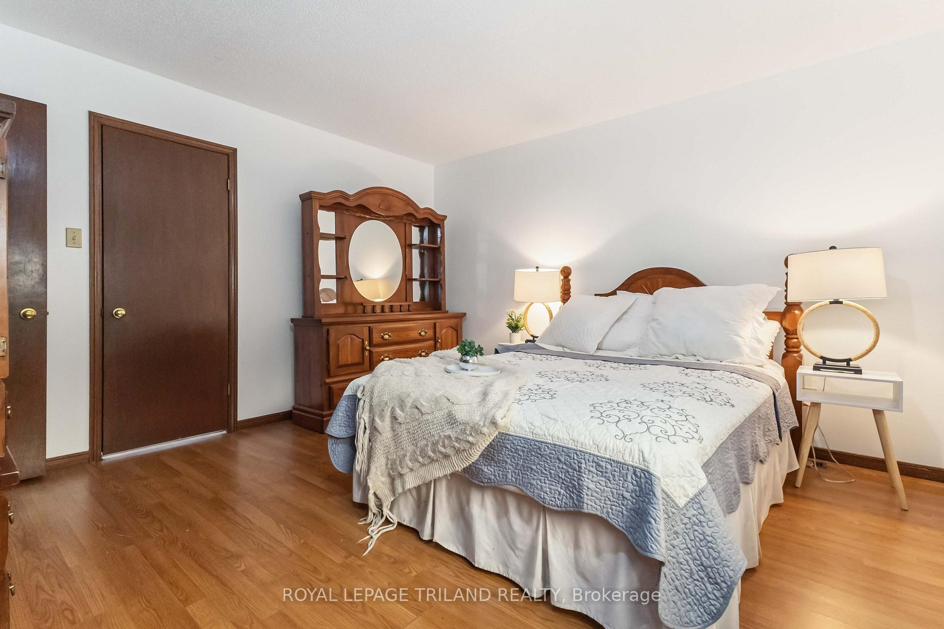 Photo 12 of 954 Chippewa Drive, London, East D — HOMEH