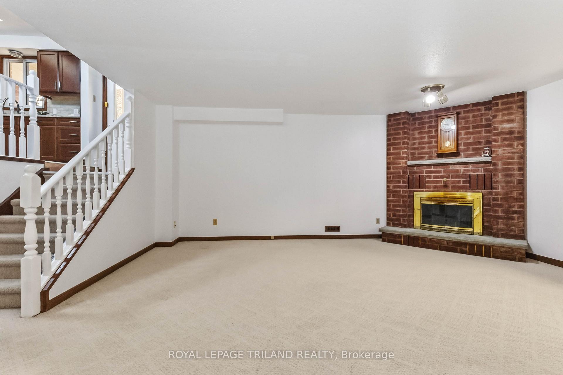 Photo 18 of 954 Chippewa Drive, London, East D — HOMEH