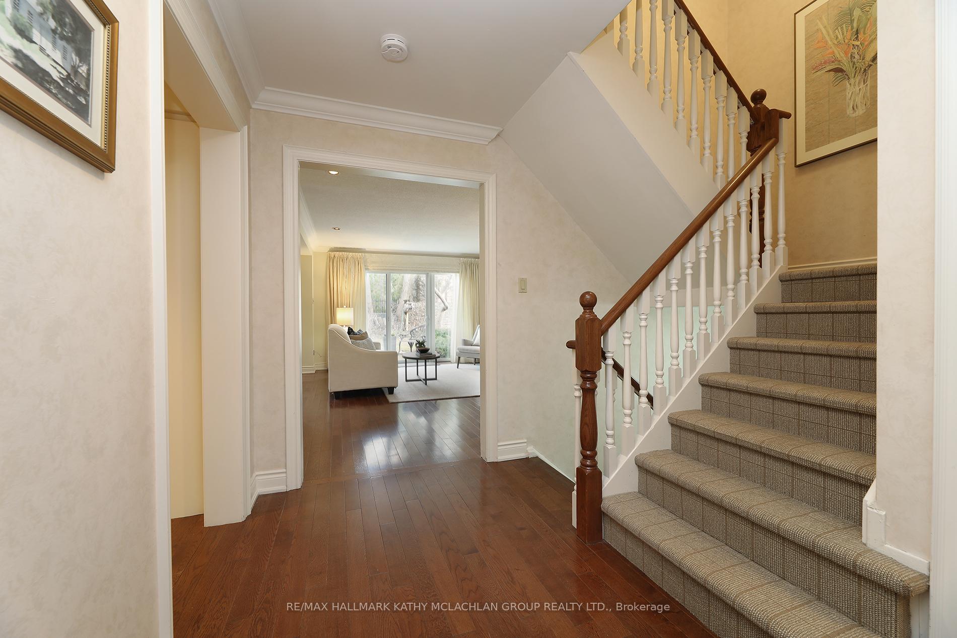 Photo 4 of 38 Crimson Millway, North York, St. Andrew-Windfields — HOMEH