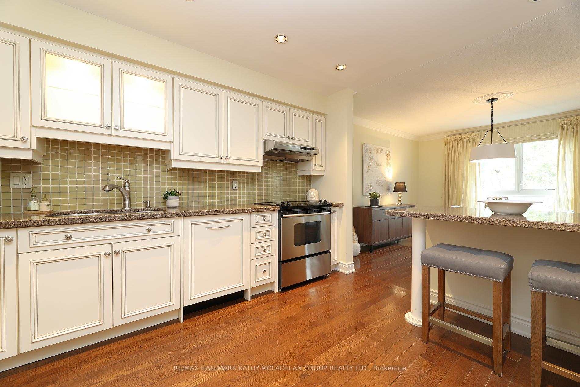 Photo 5 of 38 Crimson Millway, North York, St. Andrew-Windfields — HOMEH