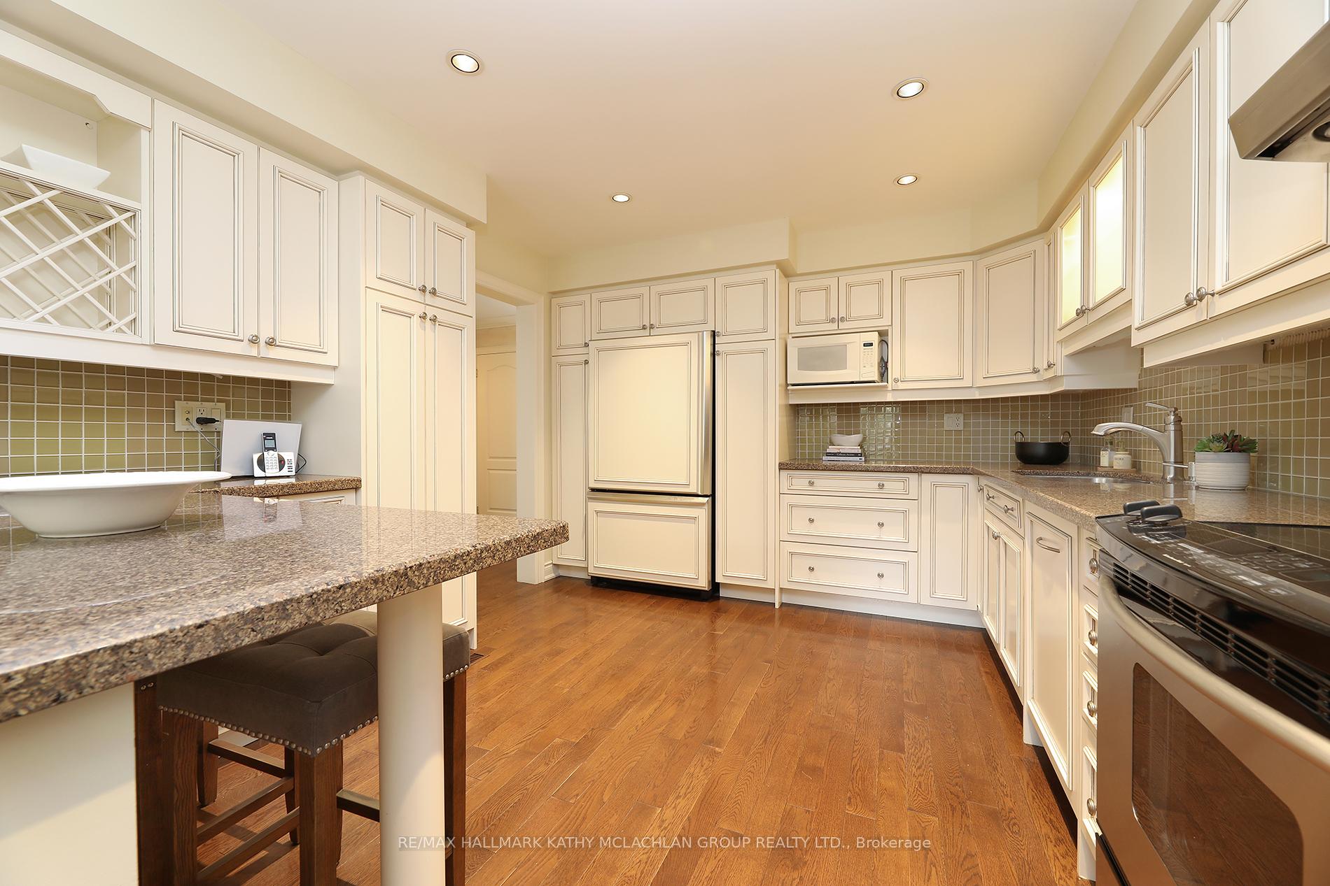 Photo 6 of 38 Crimson Millway, North York, St. Andrew-Windfields — HOMEH