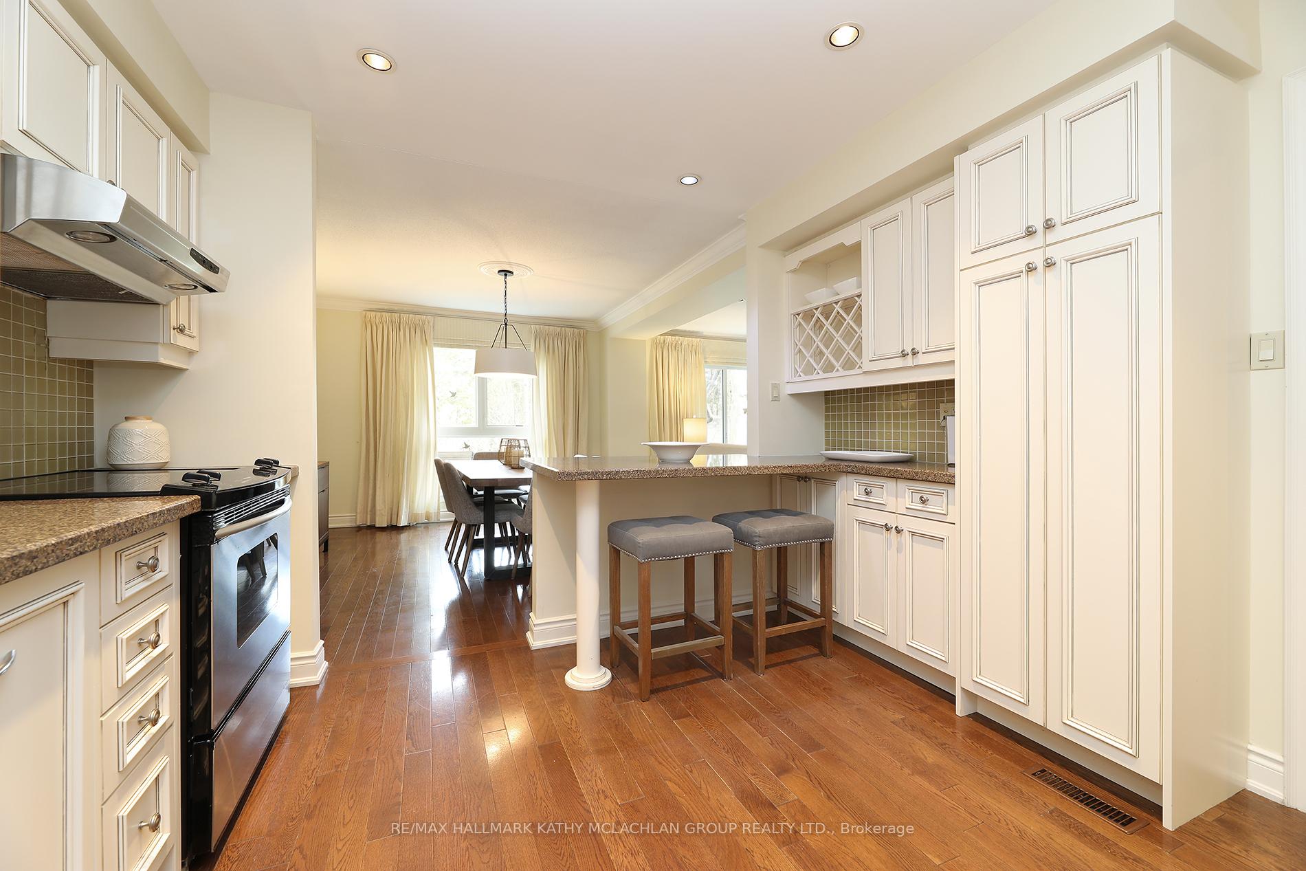 Photo 7 of 38 Crimson Millway, North York, St. Andrew-Windfields — HOMEH