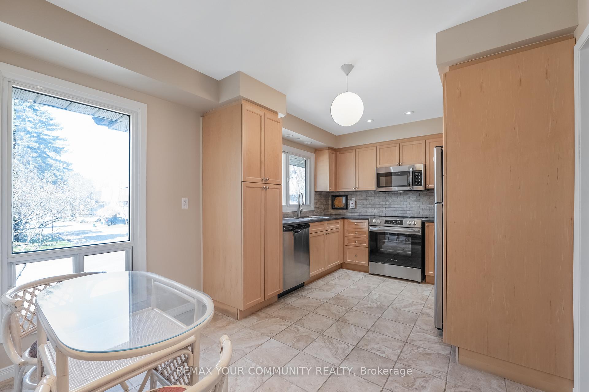 Photo 11 of 97 Poplar Crescent, Aurora, Aurora Highlands — HOMEH