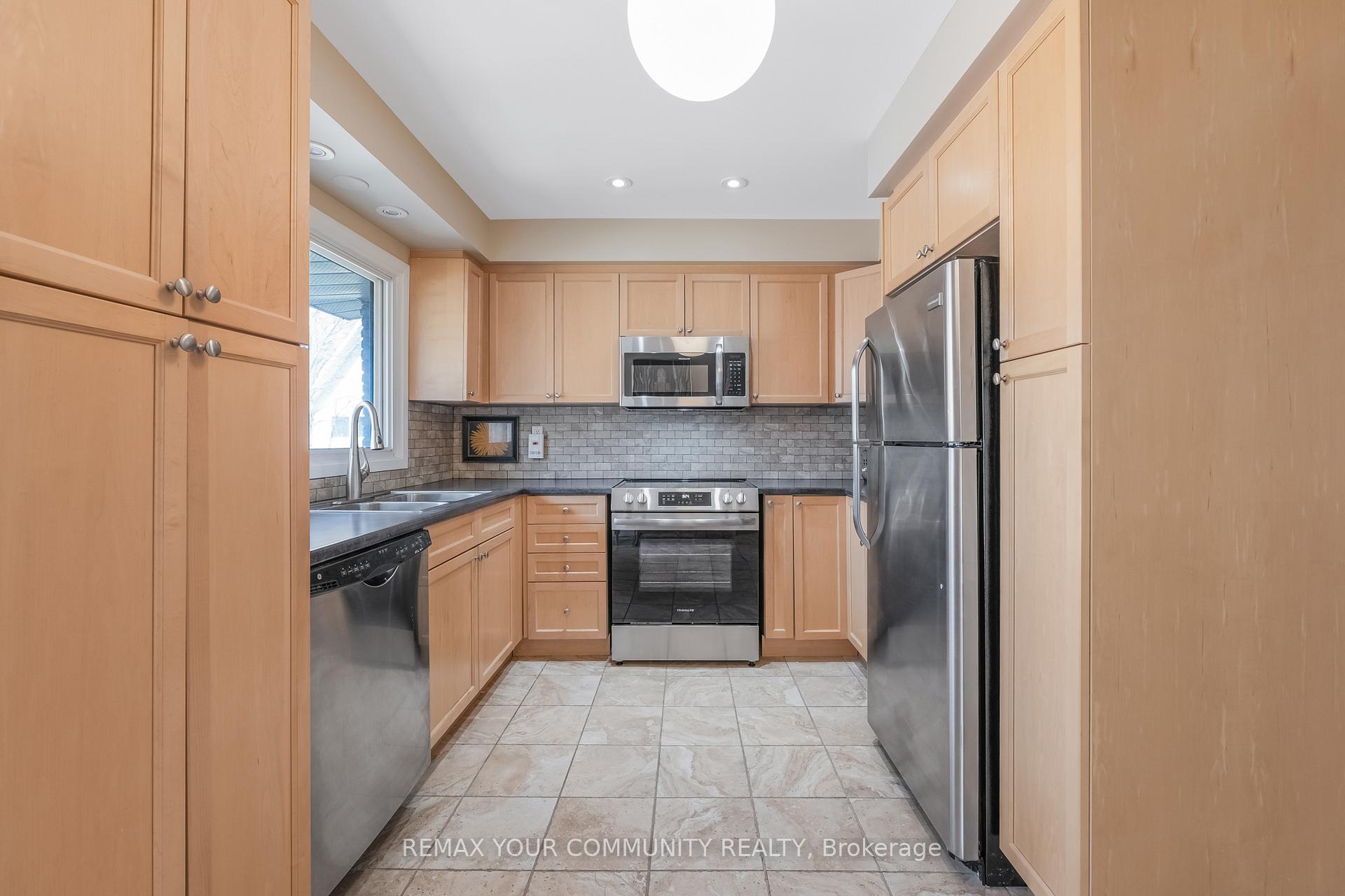 Photo 12 of 97 Poplar Crescent, Aurora, Aurora Highlands — HOMEH