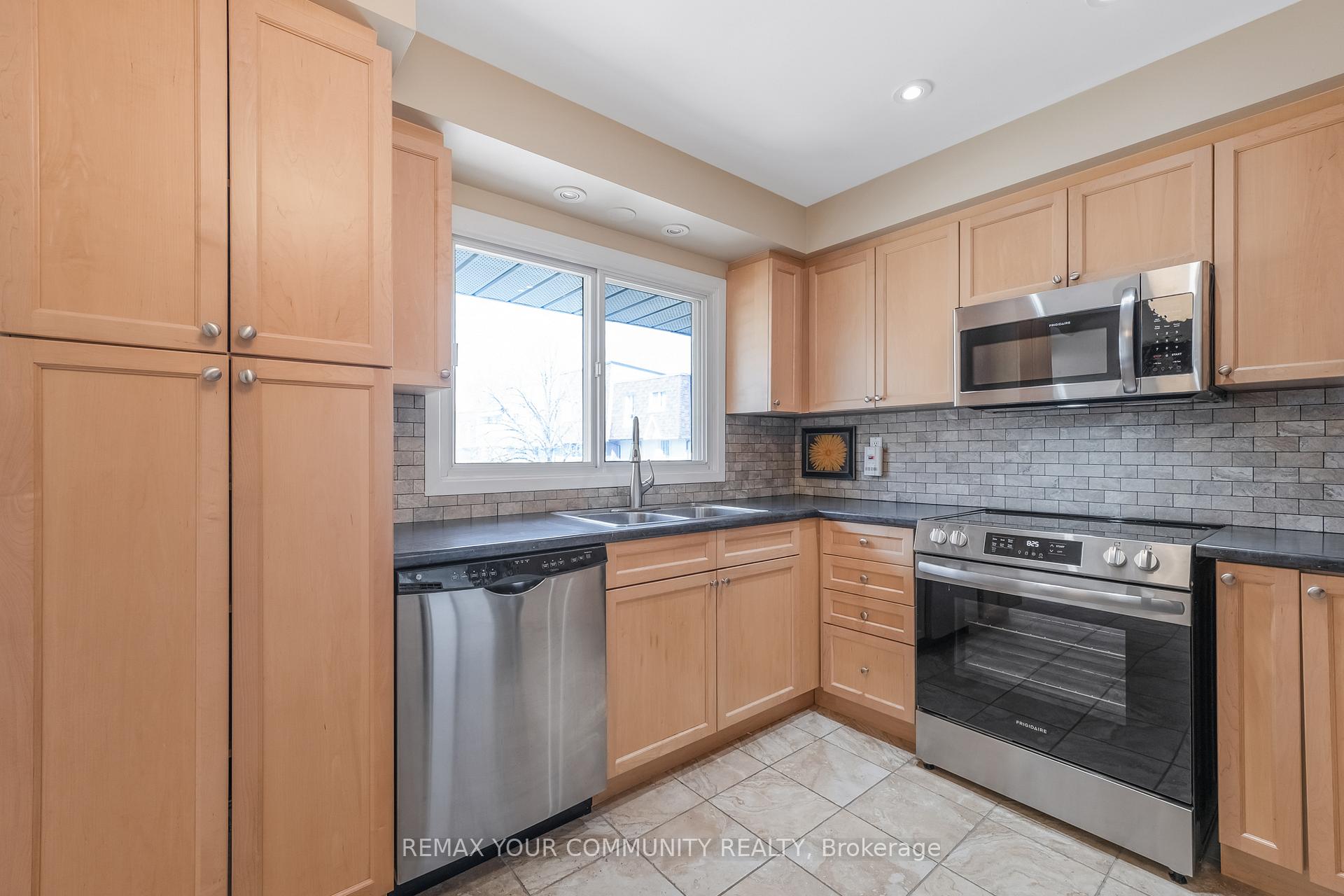 Photo 13 of 97 Poplar Crescent, Aurora, Aurora Highlands — HOMEH