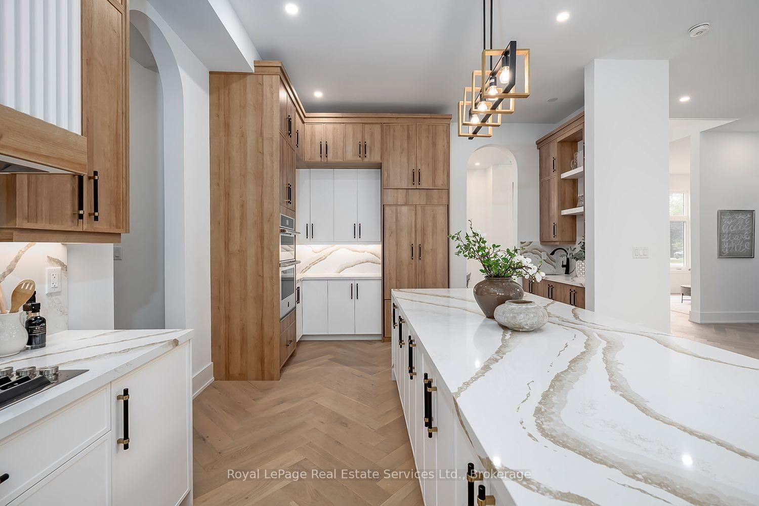 Photo 14 of 302 Tuck Drive, Burlington, Shoreacres — HOMEH