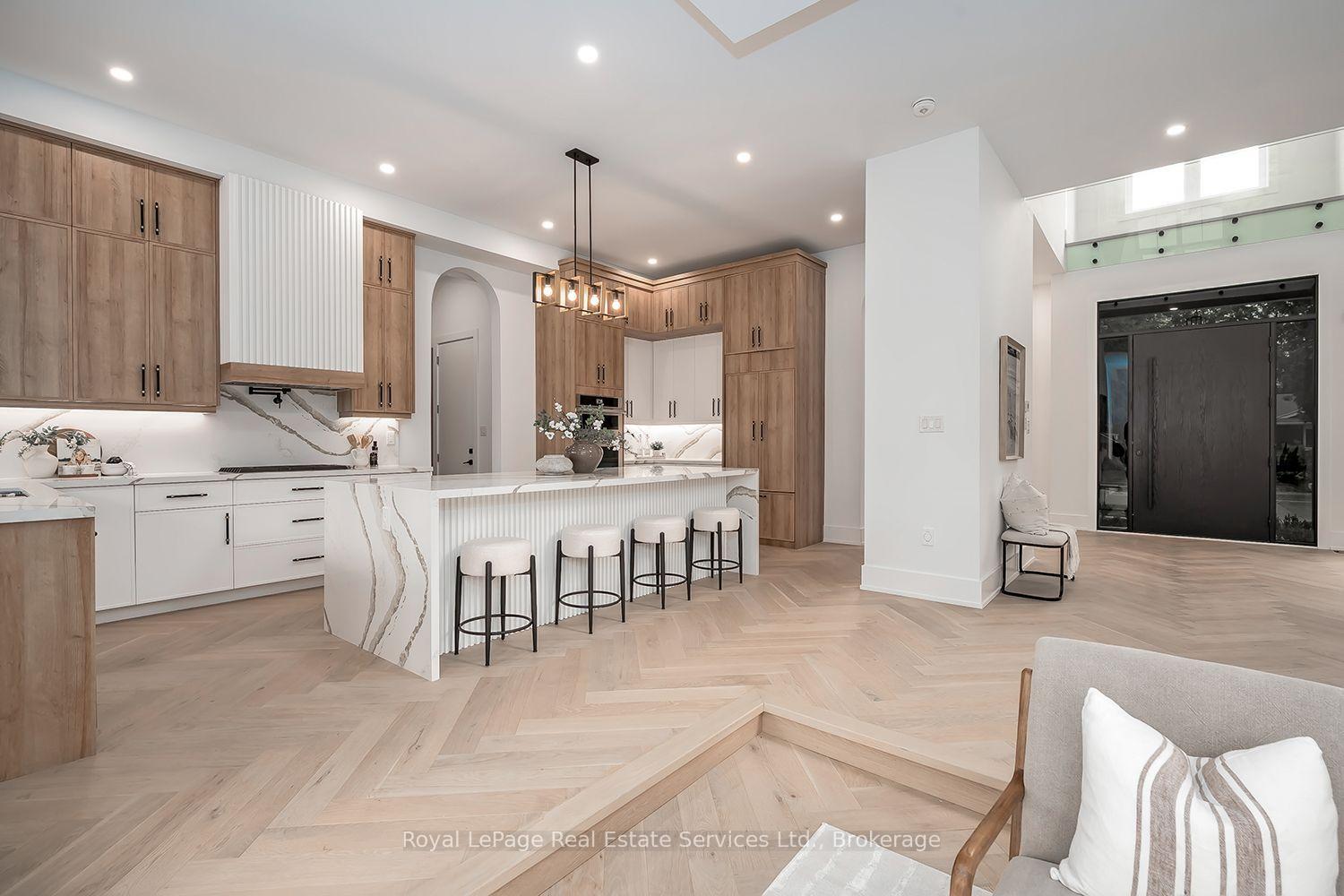Photo 18 of 302 Tuck Drive, Burlington, Shoreacres — HOMEH