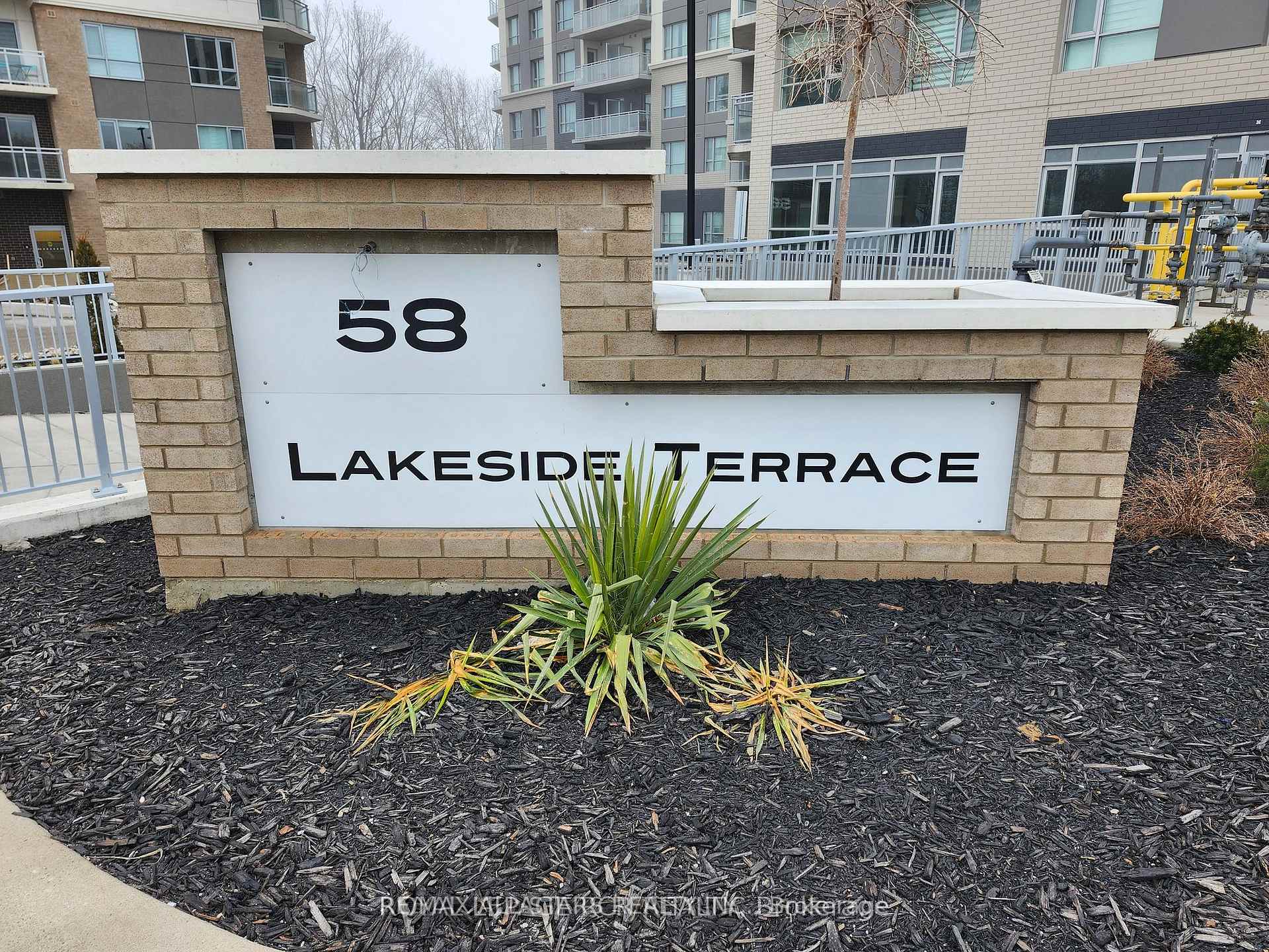 Front of Unit 601, 58 Lakeside Terrace