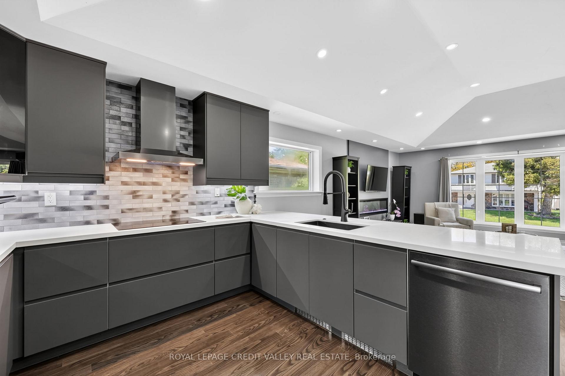 Photo 13 of 46 Duncan Bull Drive, Brampton, Brampton East — HOMEH