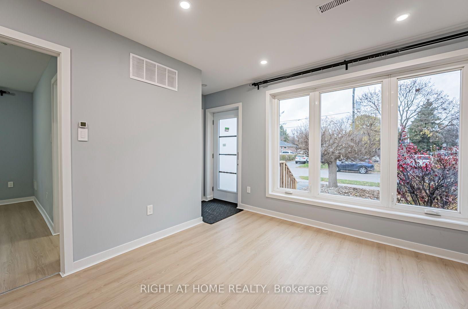 Photo 2 of Unit MAIN, 250 Beechy Drive, Richmond Hill, Crosby — HOMEH