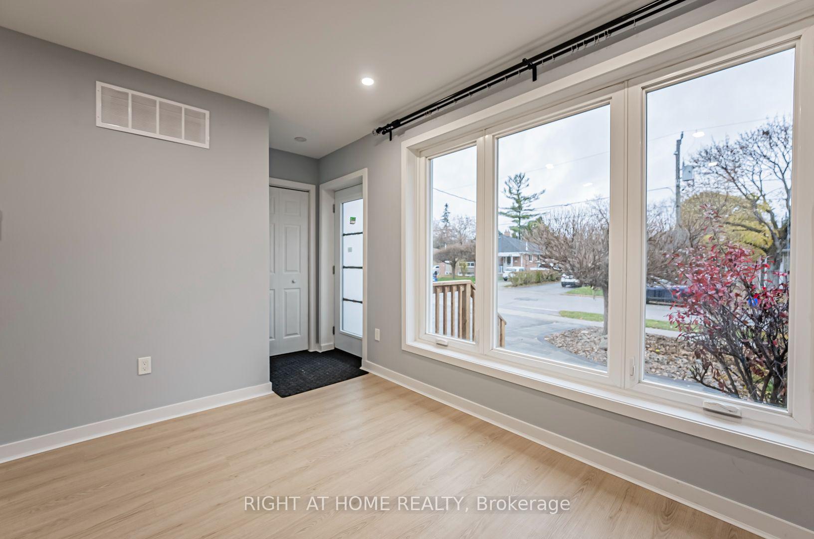 Photo 3 of Unit MAIN, 250 Beechy Drive, Richmond Hill, Crosby — HOMEH