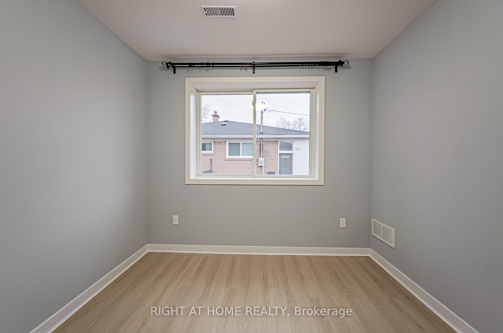 Photo 7 of Unit MAIN, 250 Beechy Drive, Richmond Hill, Crosby — HOMEH