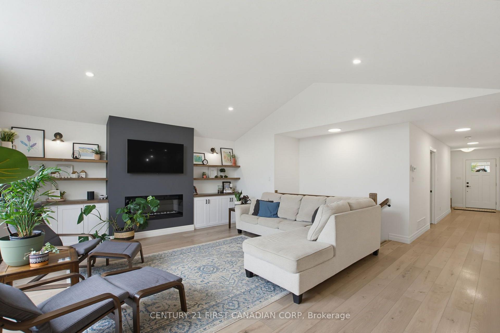 Photo 22 of 71 Renaissance Drive, St. Thomas — HOMEH