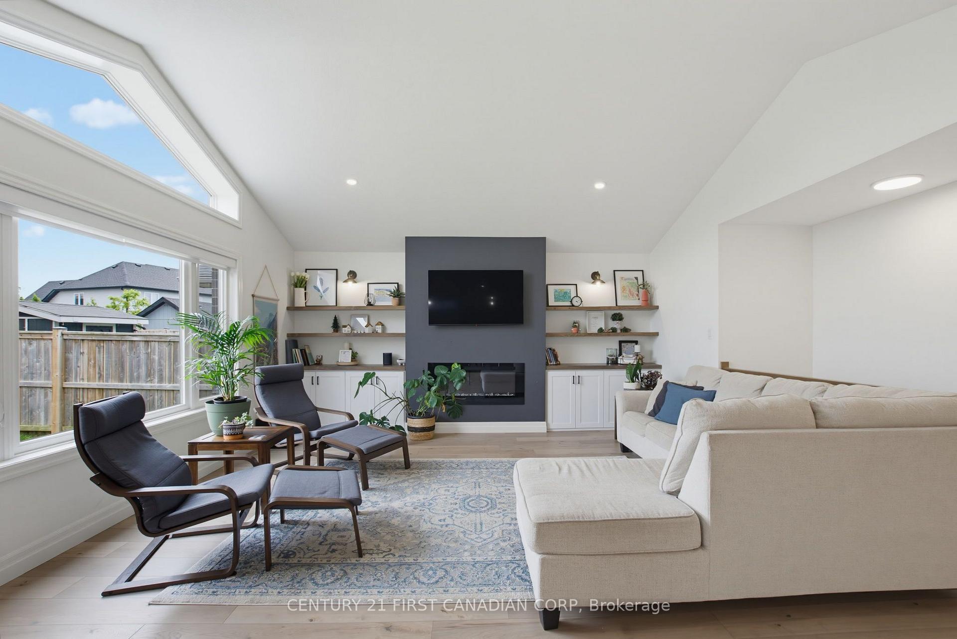 Photo 23 of 71 Renaissance Drive, St. Thomas — HOMEH