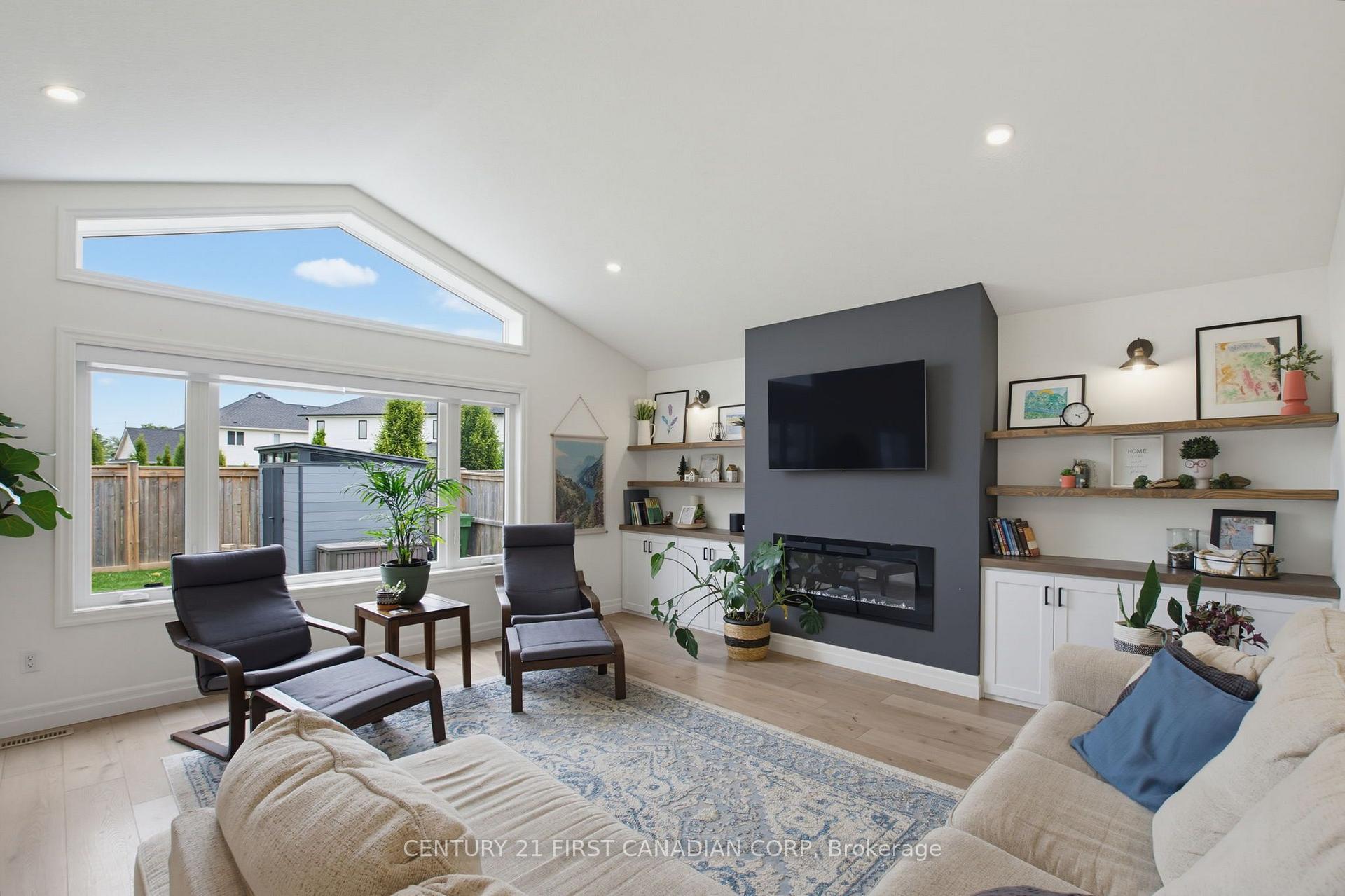Photo 24 of 71 Renaissance Drive, St. Thomas — HOMEH