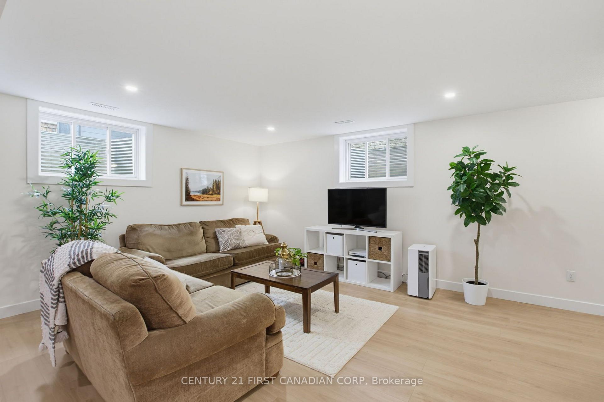 Photo 28 of 71 Renaissance Drive, St. Thomas — HOMEH