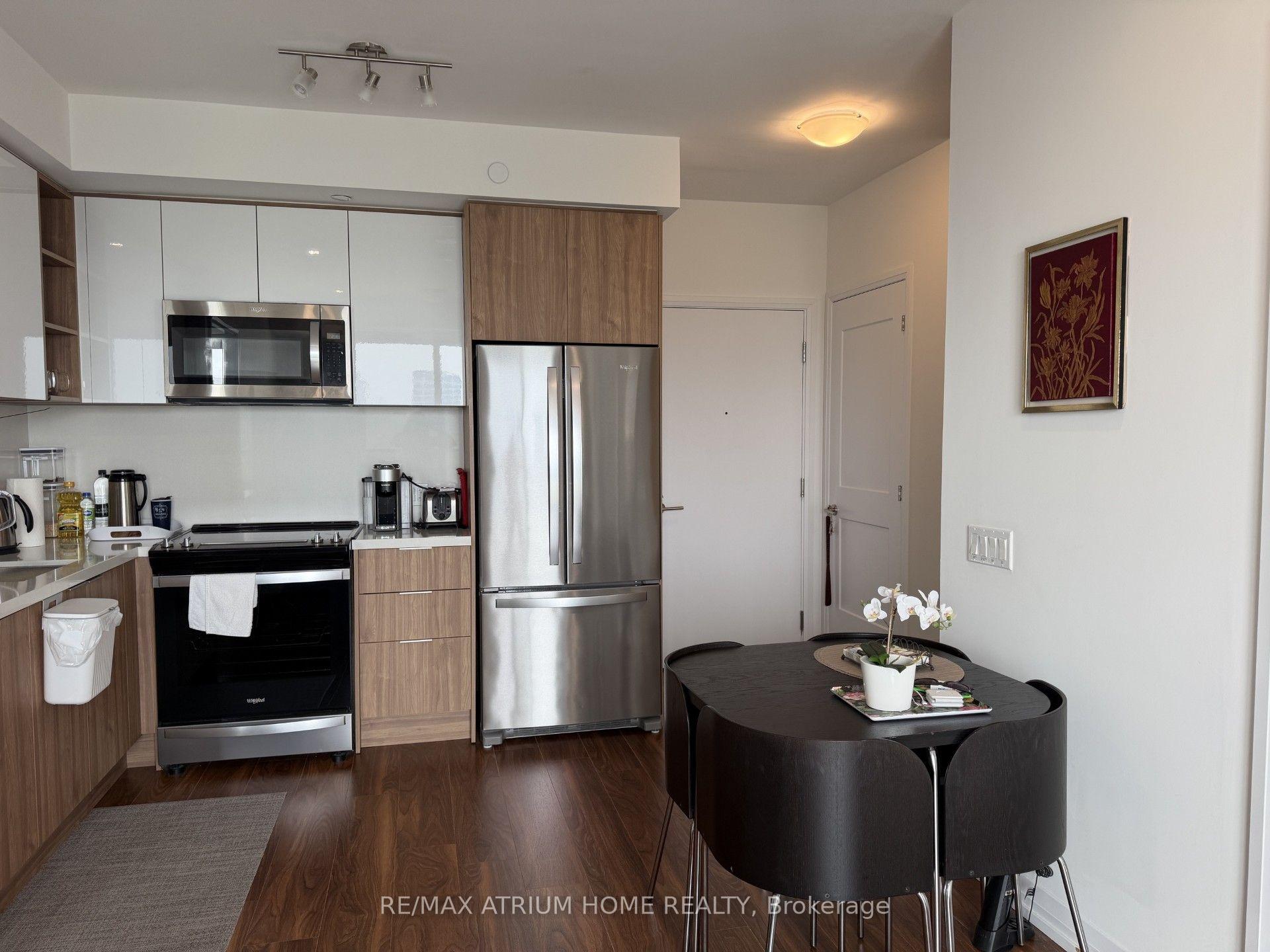 Photo 3 of Unit 1708, 25 Holly Street, Toronto, Mount Pleasant West — HOMEH