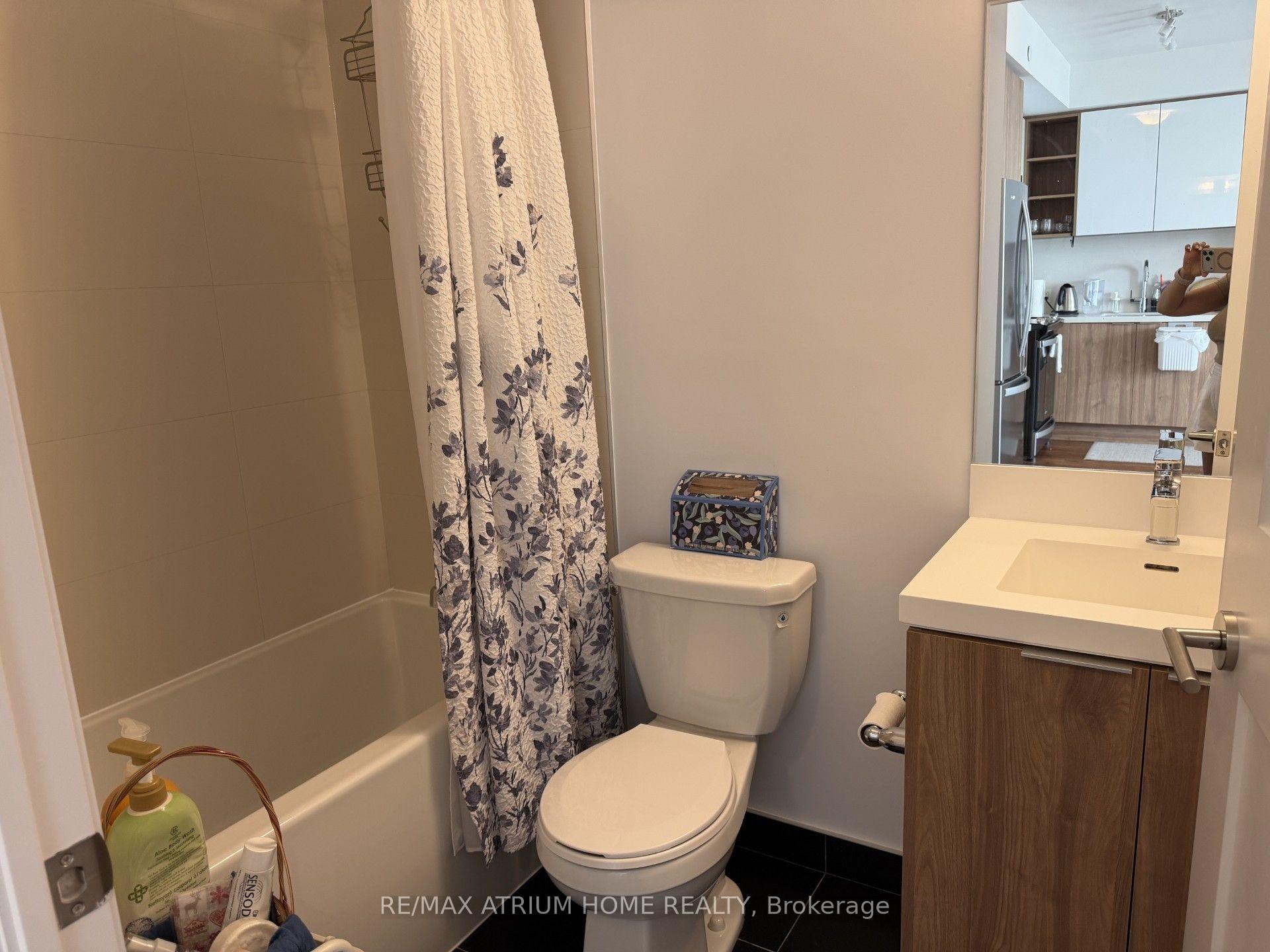 Photo 8 of Unit 1708, 25 Holly Street, Toronto, Mount Pleasant West — HOMEH