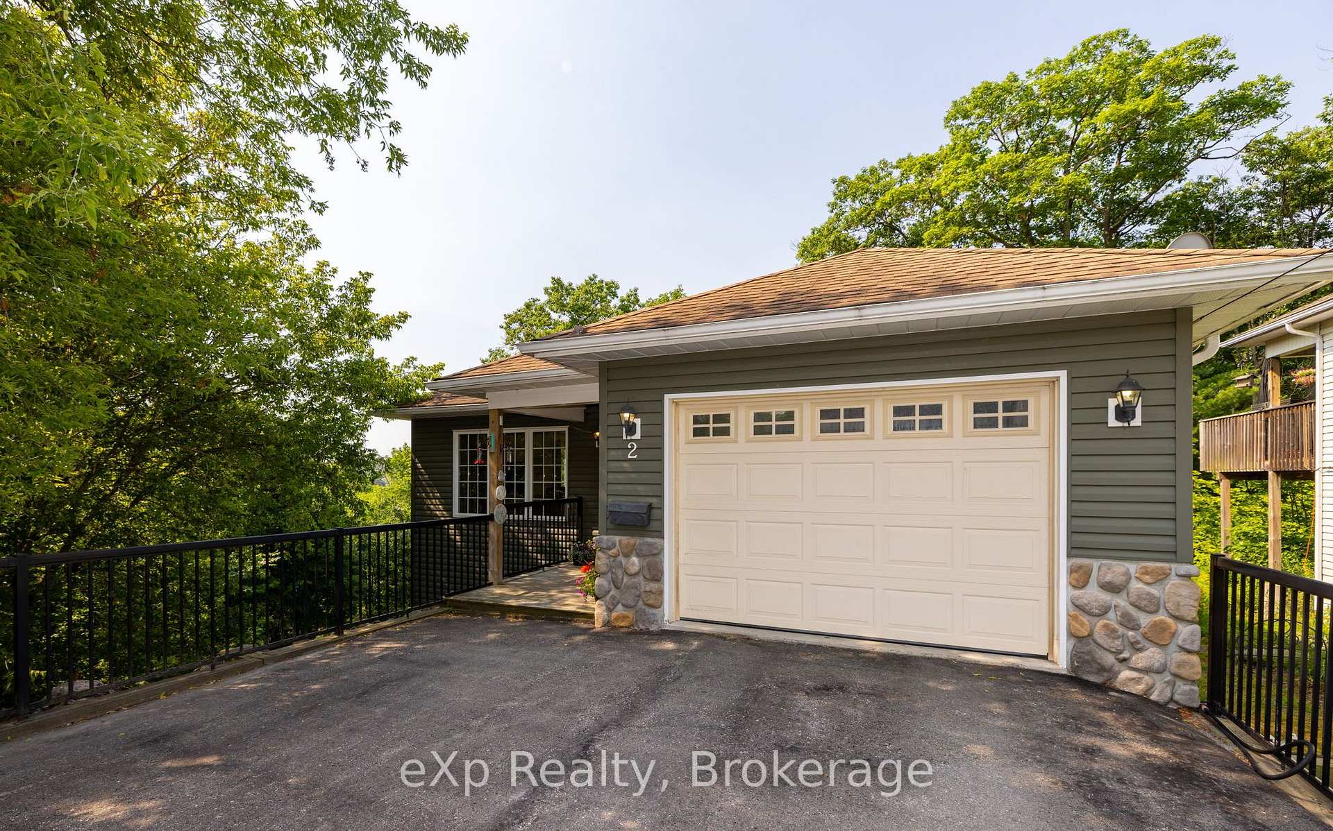 Photo of 2 Mann Avenue N