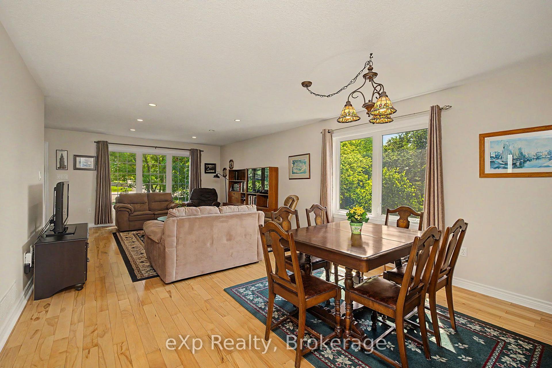 Photo 4 of 2 Mann Avenue N, Parry Sound — HOMEH