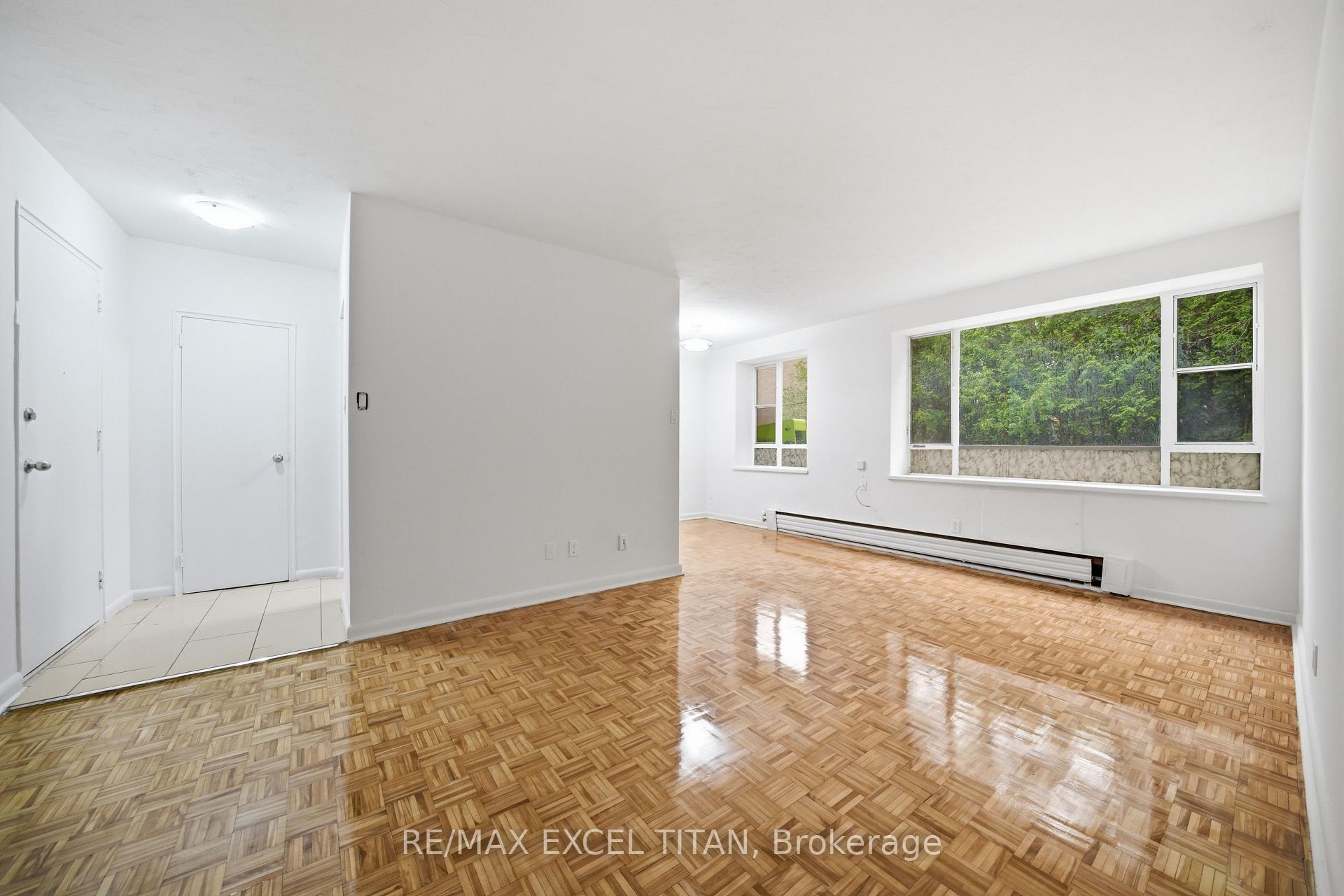 Photo 6 of Unit 107, 2895 Bathurst Street, Toronto, Bedford Park-Nortown — HOMEH