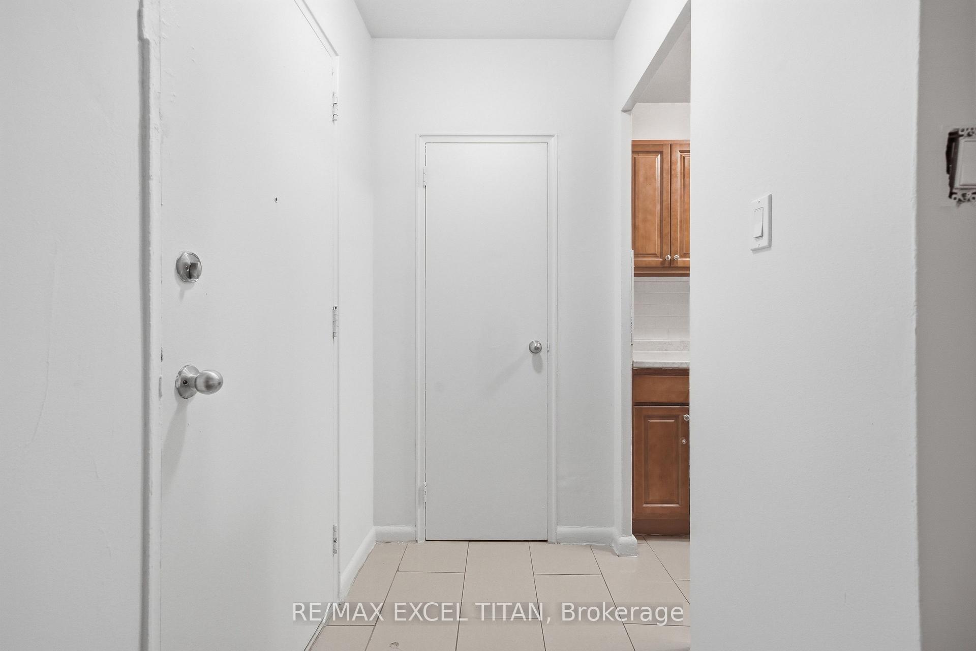 Photo 12 of Unit 107, 2895 Bathurst Street, Toronto, Bedford Park-Nortown — HOMEH