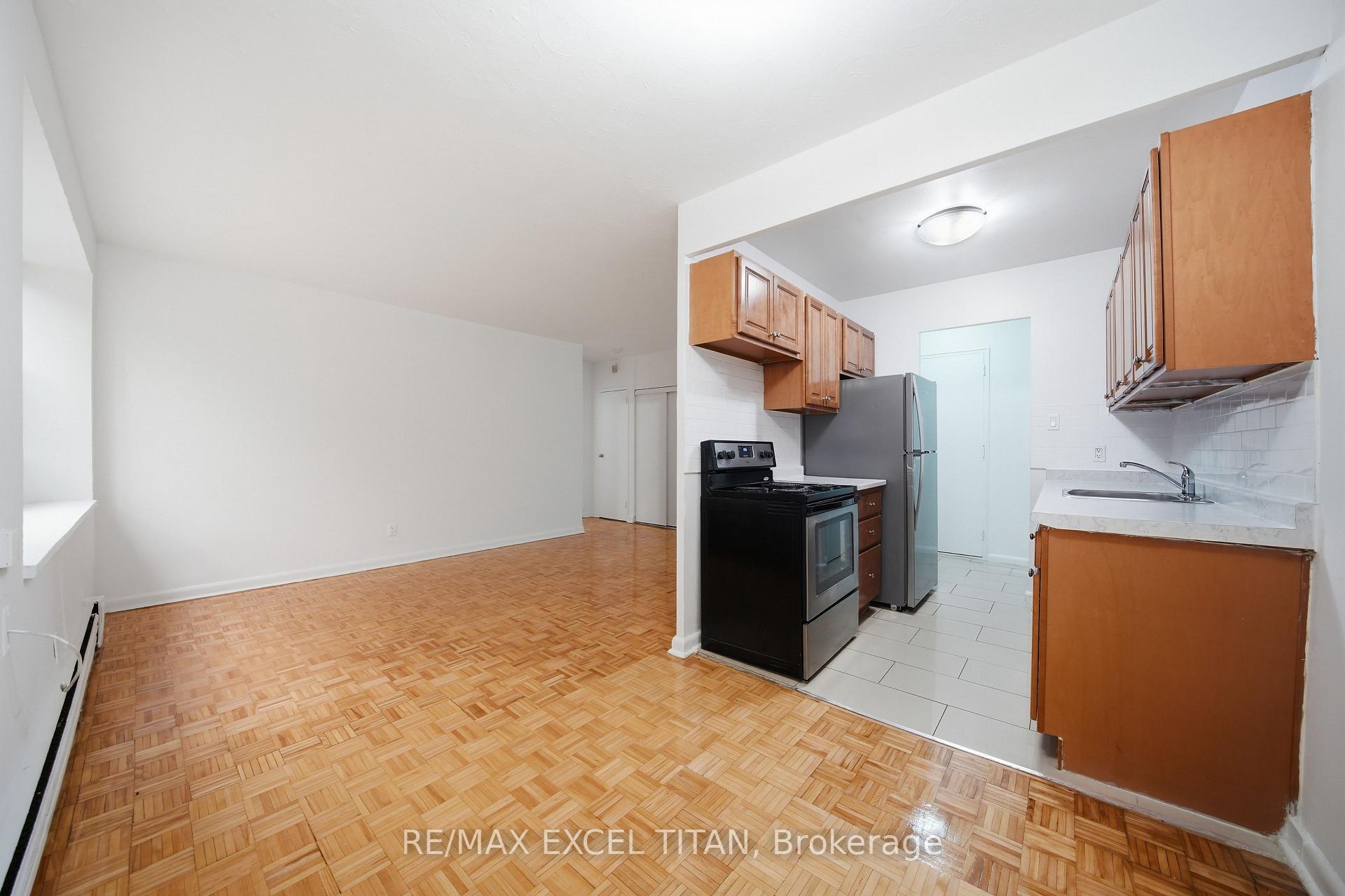 Photo 14 of Unit 107, 2895 Bathurst Street, Toronto, Bedford Park-Nortown — HOMEH