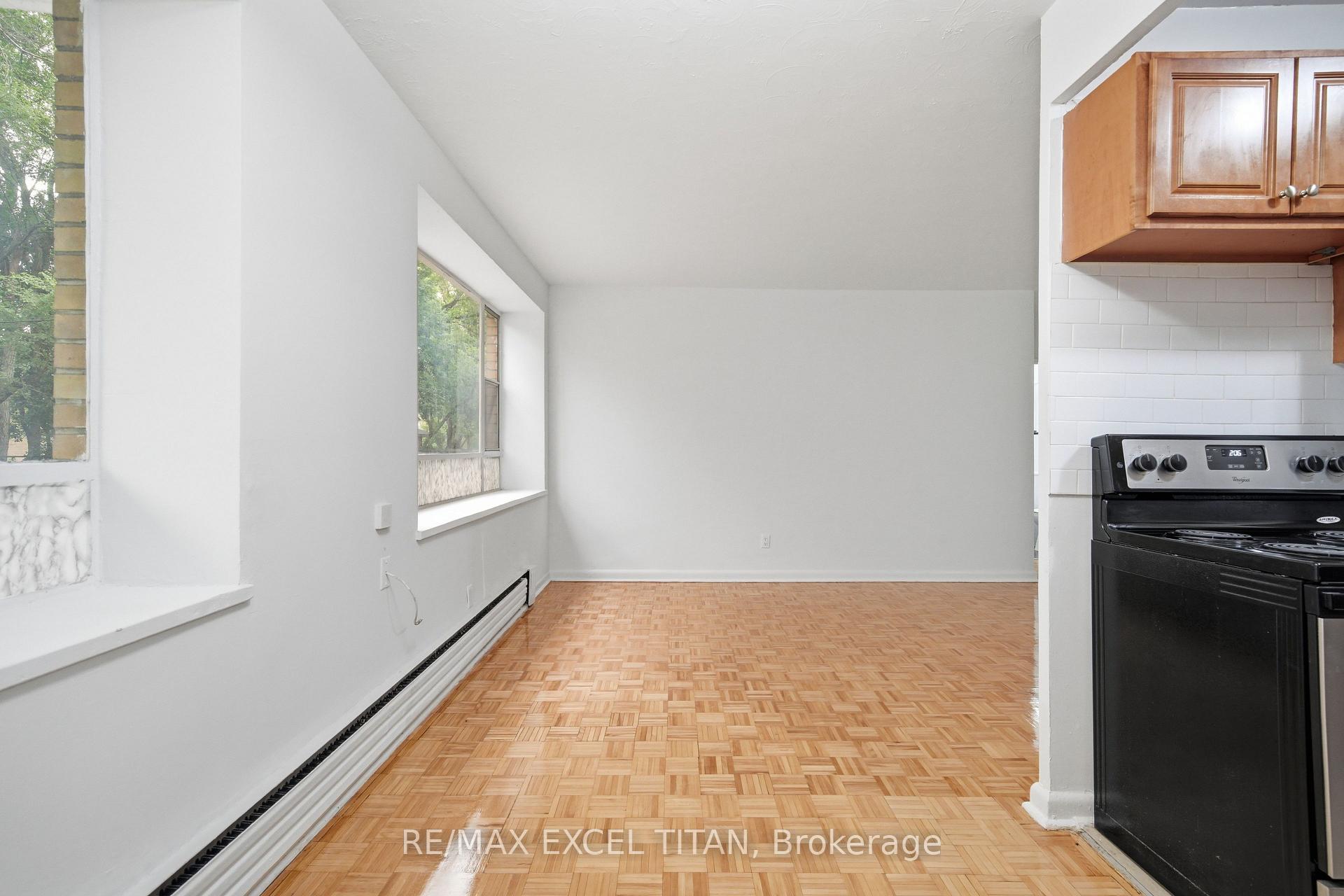 Photo 15 of Unit 107, 2895 Bathurst Street, Toronto, Bedford Park-Nortown — HOMEH