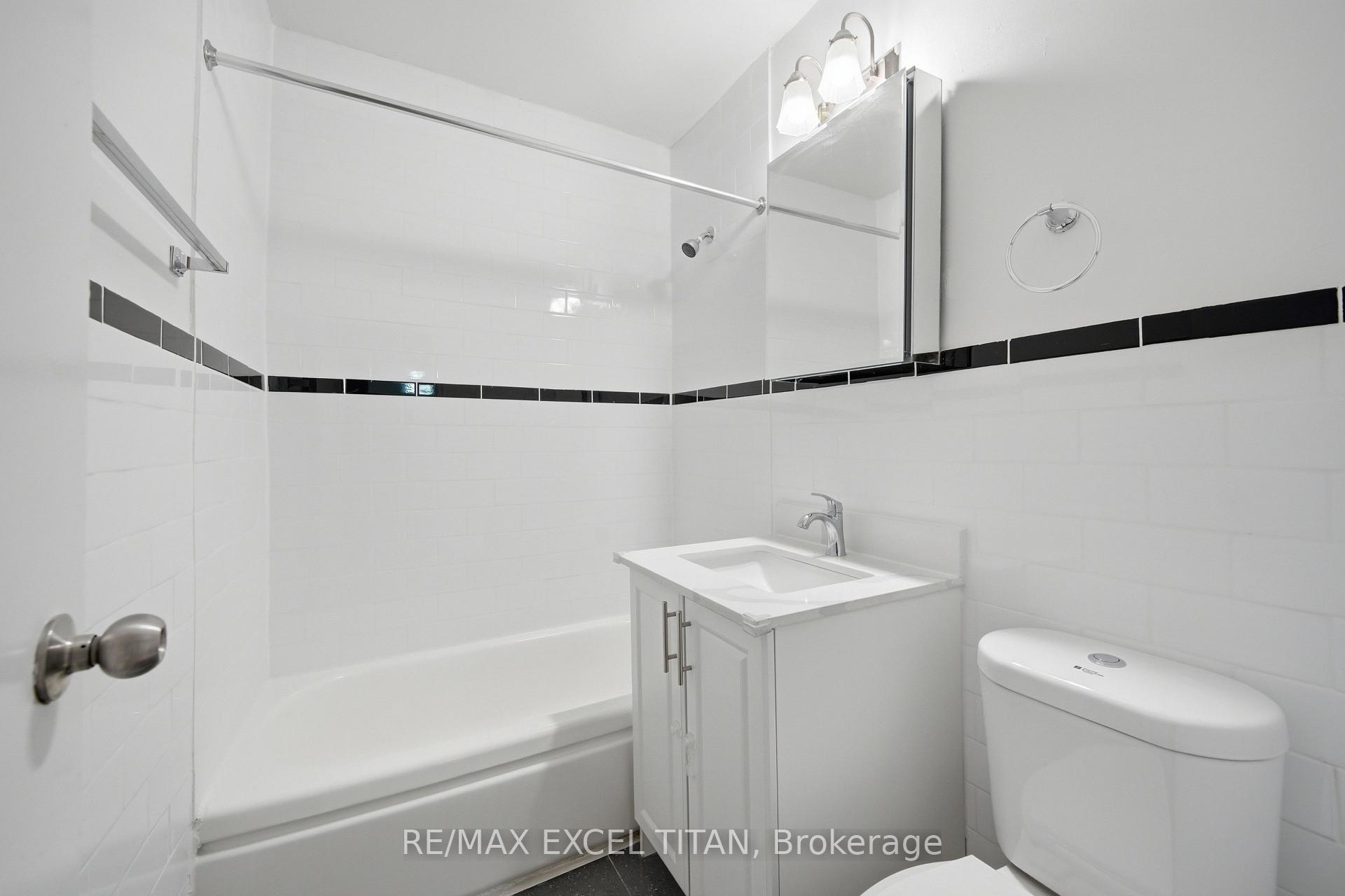 Photo 20 of Unit 107, 2895 Bathurst Street, Toronto, Bedford Park-Nortown — HOMEH