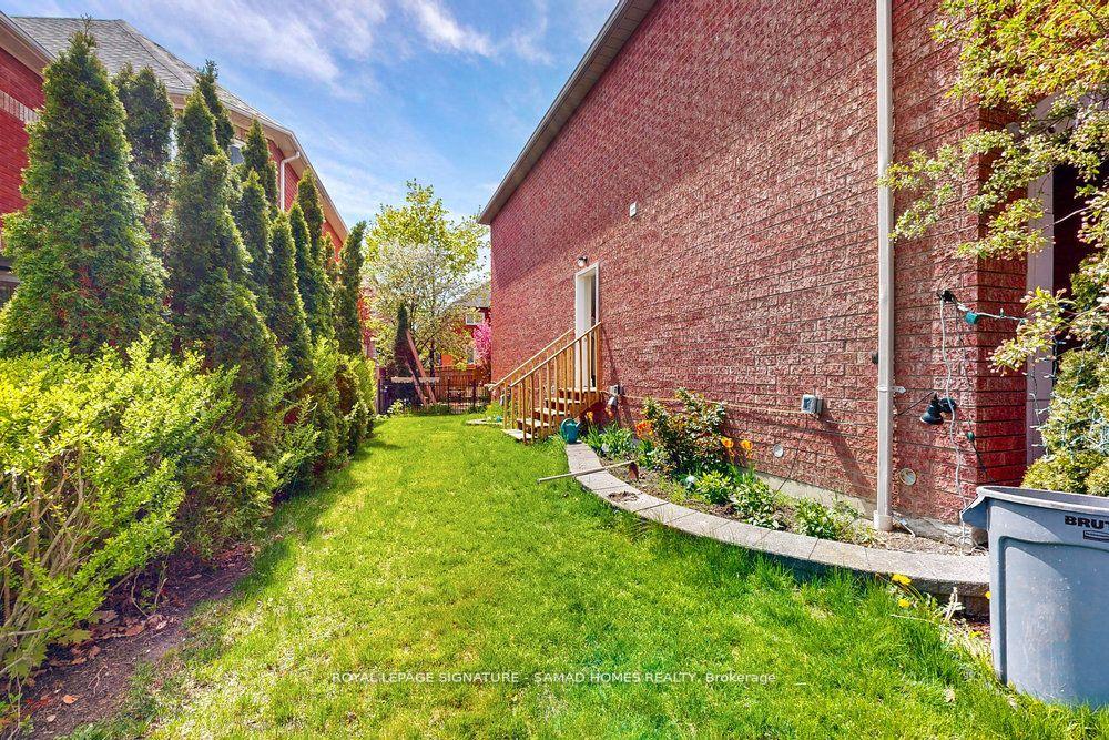 Photo 3 of Unit Bsmt, 456 Barondale Drive, Mississauga, Hurontario — HOMEH