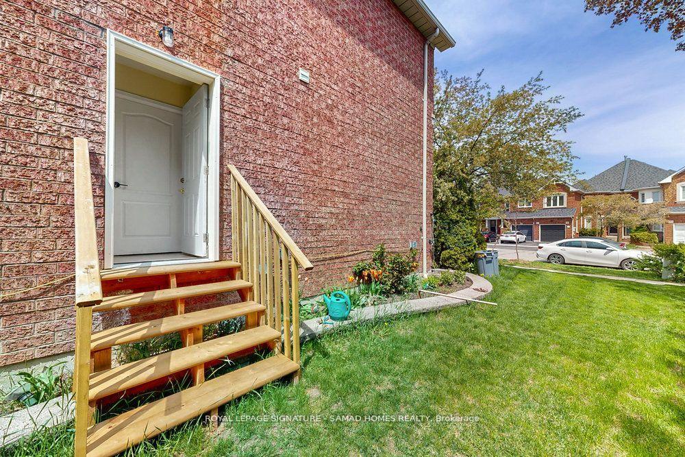 Photo 4 of Unit Bsmt, 456 Barondale Drive, Mississauga, Hurontario — HOMEH