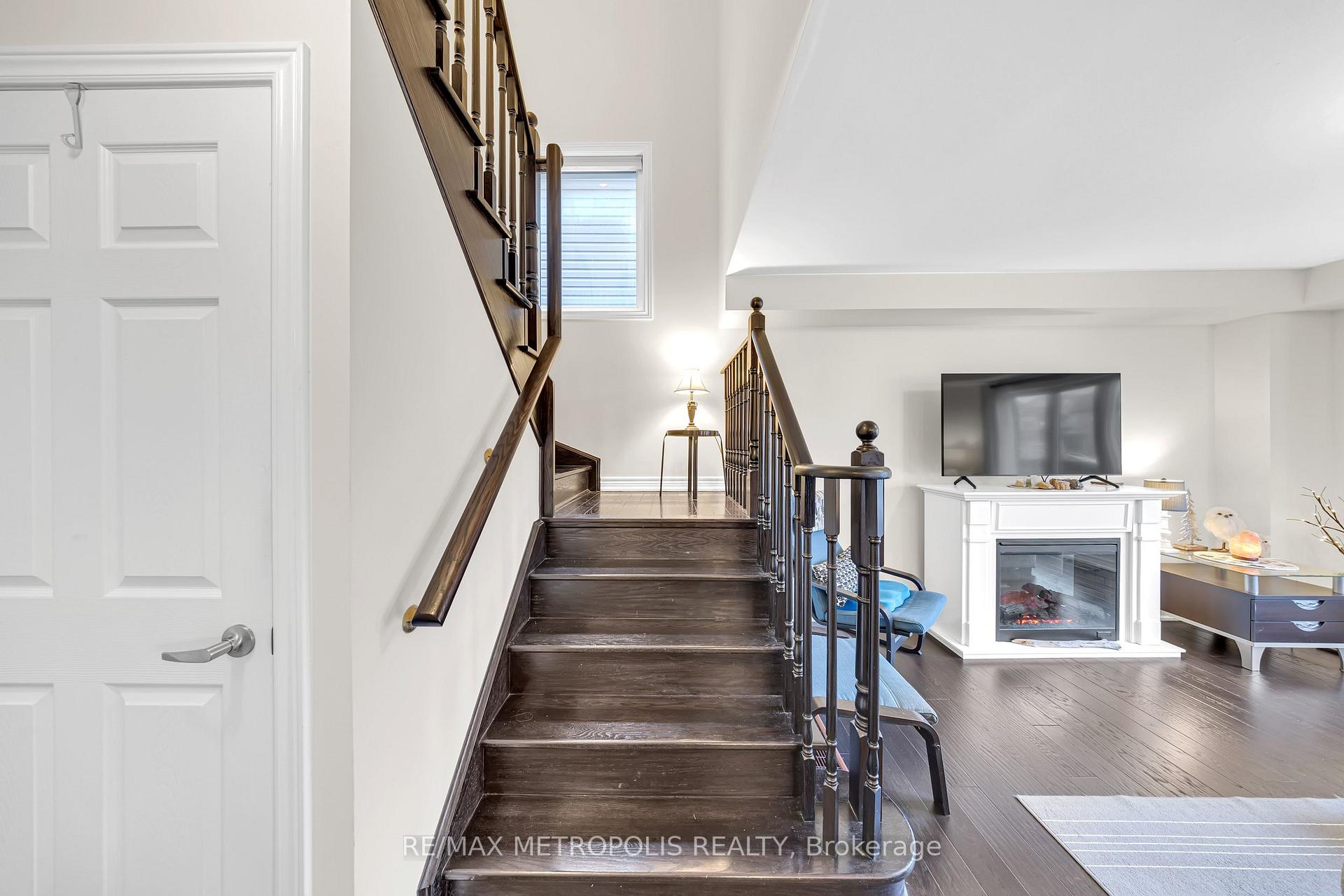 Photo 7 of 16 Treetops Boulevard, New Tecumseth, Rural New Tecumseth — HOMEH