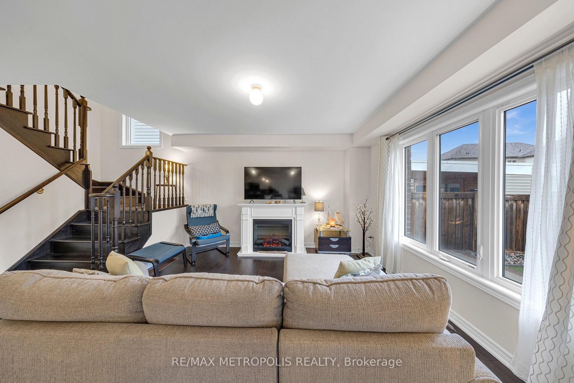 Photo 9 of 16 Treetops Boulevard, New Tecumseth, Rural New Tecumseth — HOMEH