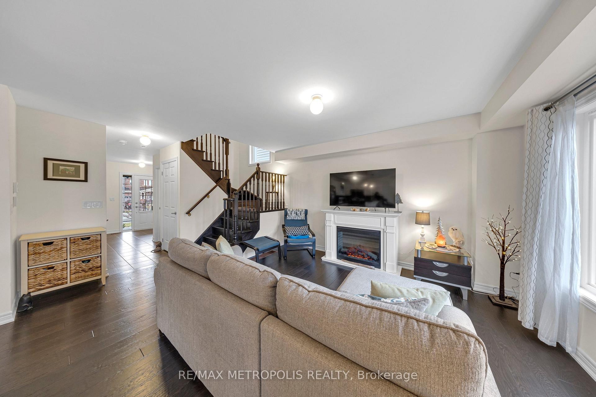 Photo 10 of 16 Treetops Boulevard, New Tecumseth, Rural New Tecumseth — HOMEH