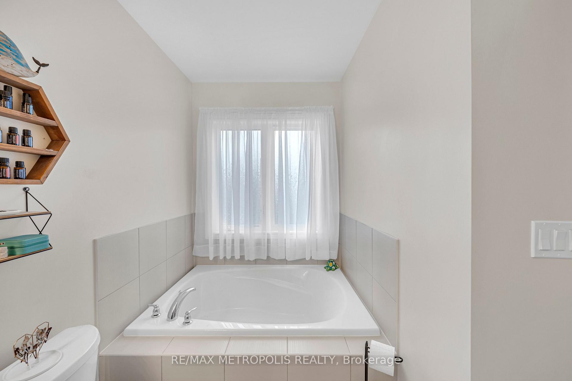Photo 29 of 16 Treetops Boulevard, New Tecumseth, Rural New Tecumseth — HOMEH