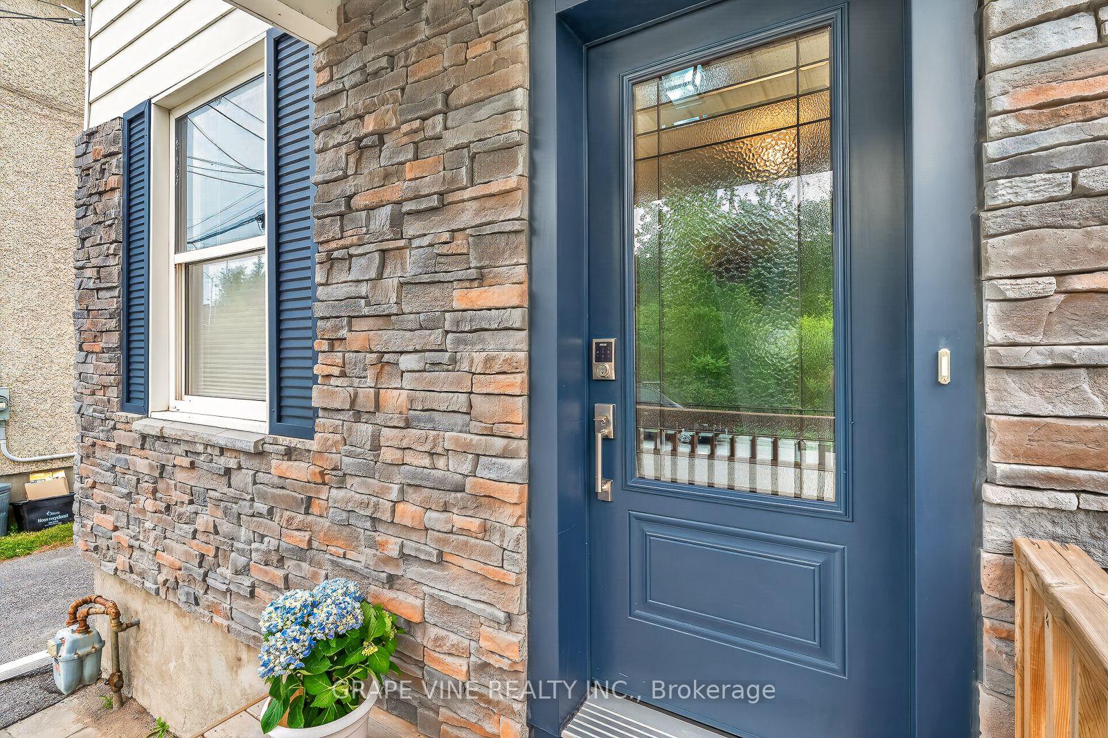 Photo 4 of 31 Westmount Avenue, Ottawa, Hintonburg — HOMEH