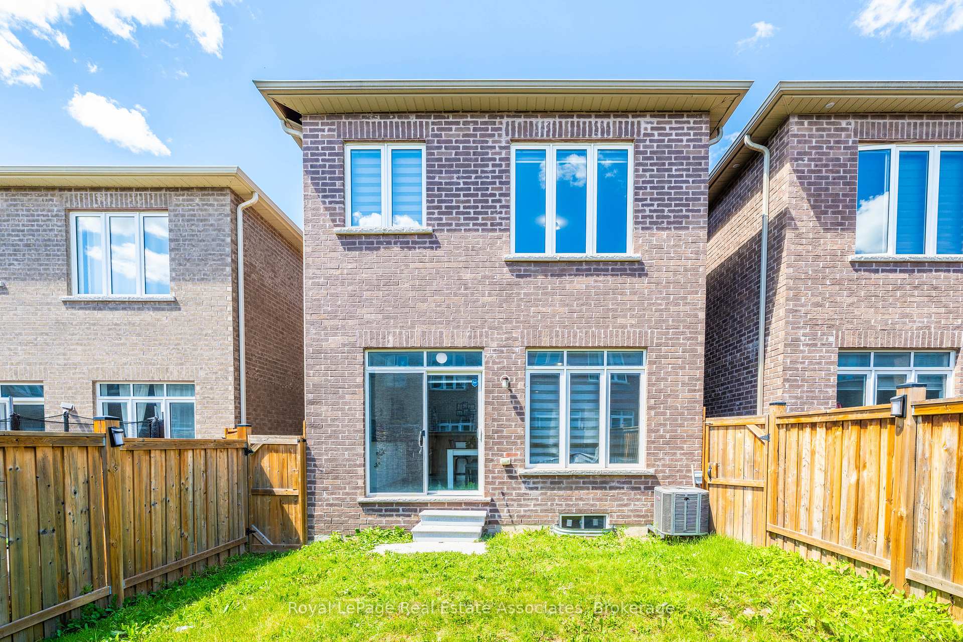 Photo 37 of 90 Titan Trail, Markham, Cedarwood — HOMEH