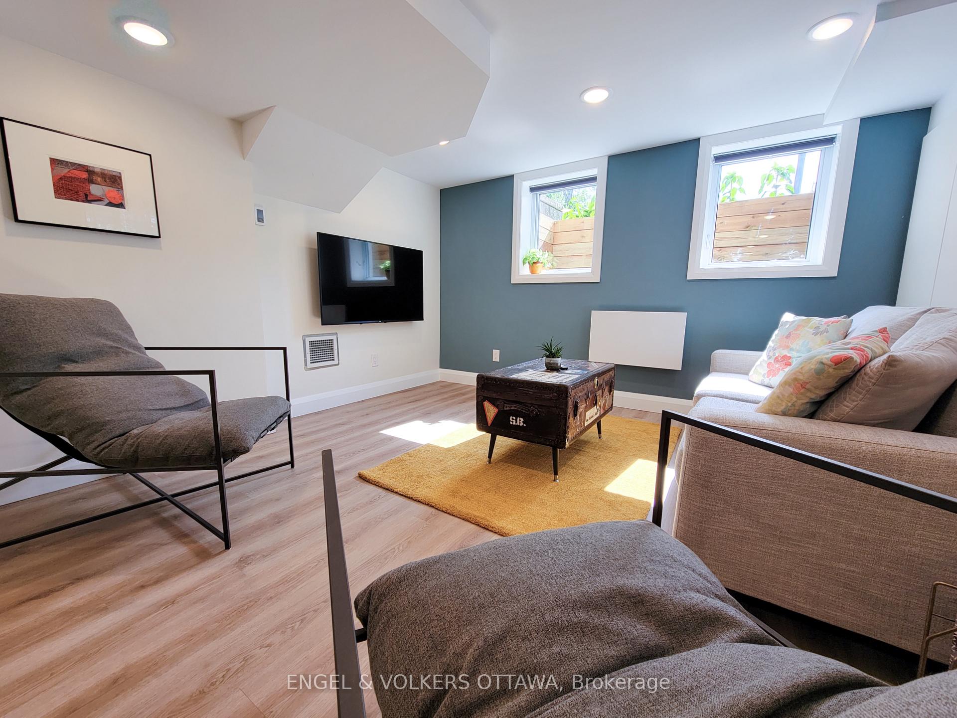 Photo 2 of Unit B, 2075 Balharrie Avenue, Ottawa, Hawthorne Meadows — HOMEH