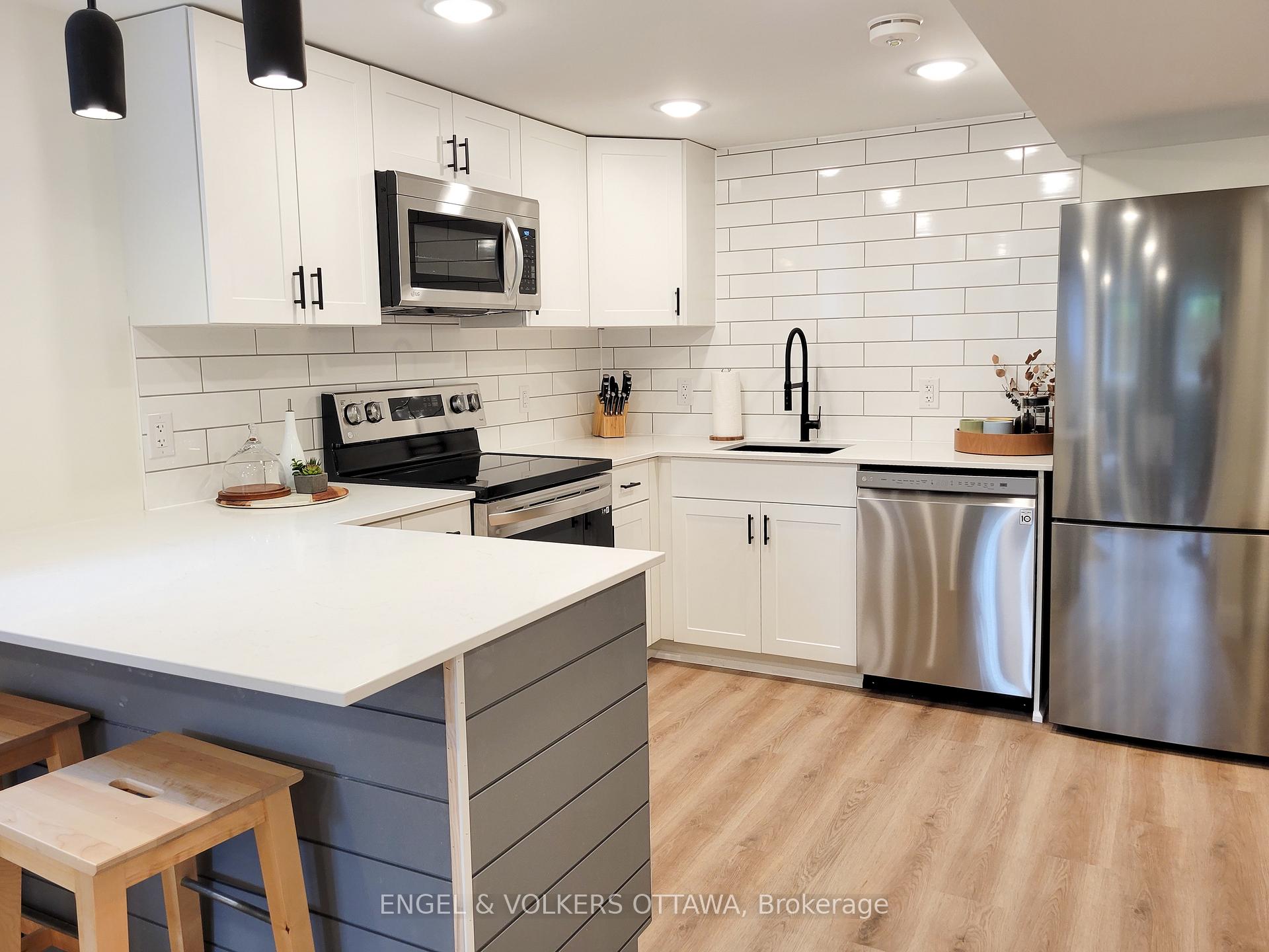 Photo 7 of Unit B, 2075 Balharrie Avenue, Ottawa, Hawthorne Meadows — HOMEH