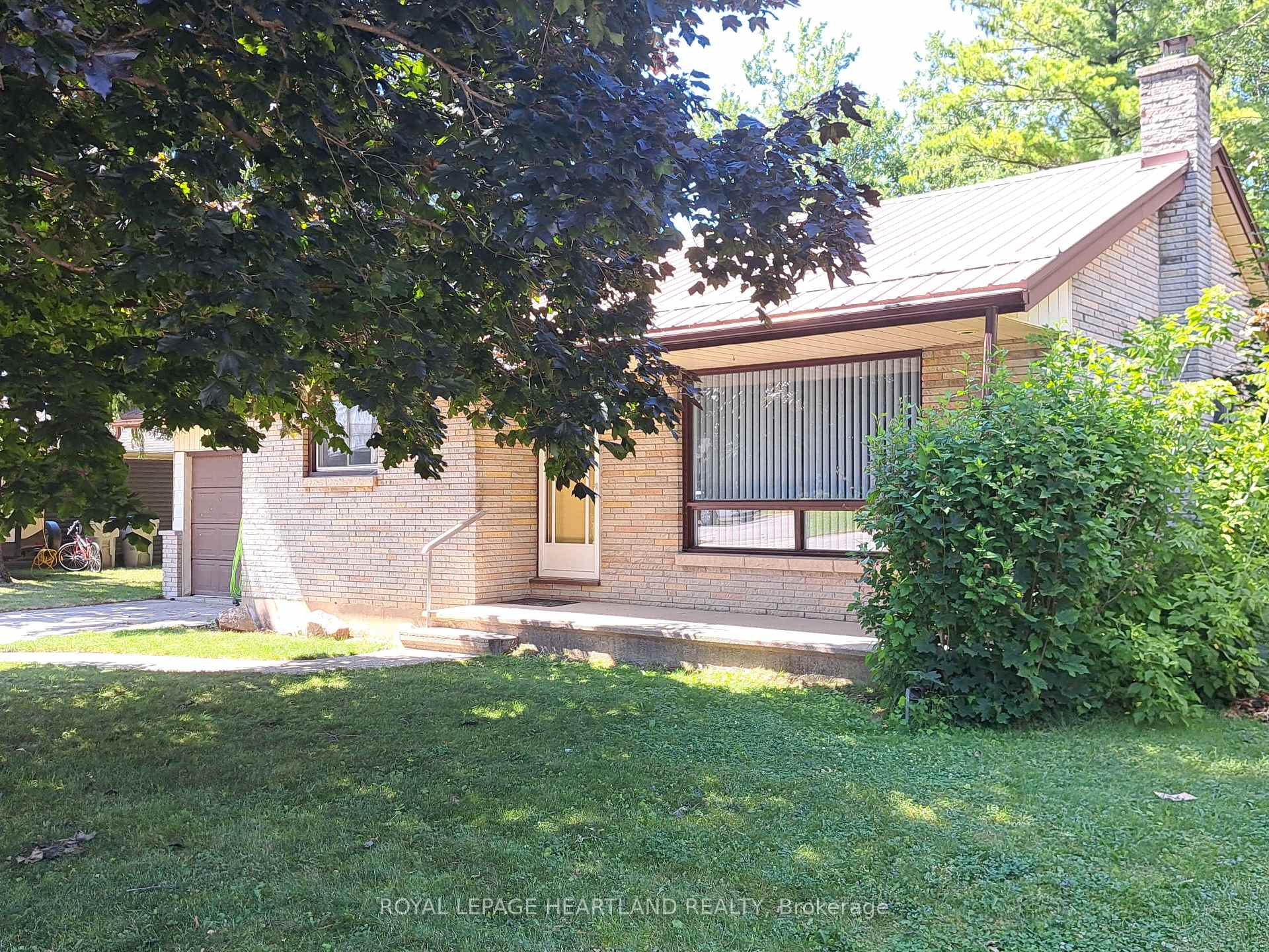 Front of 154 Thomas Street