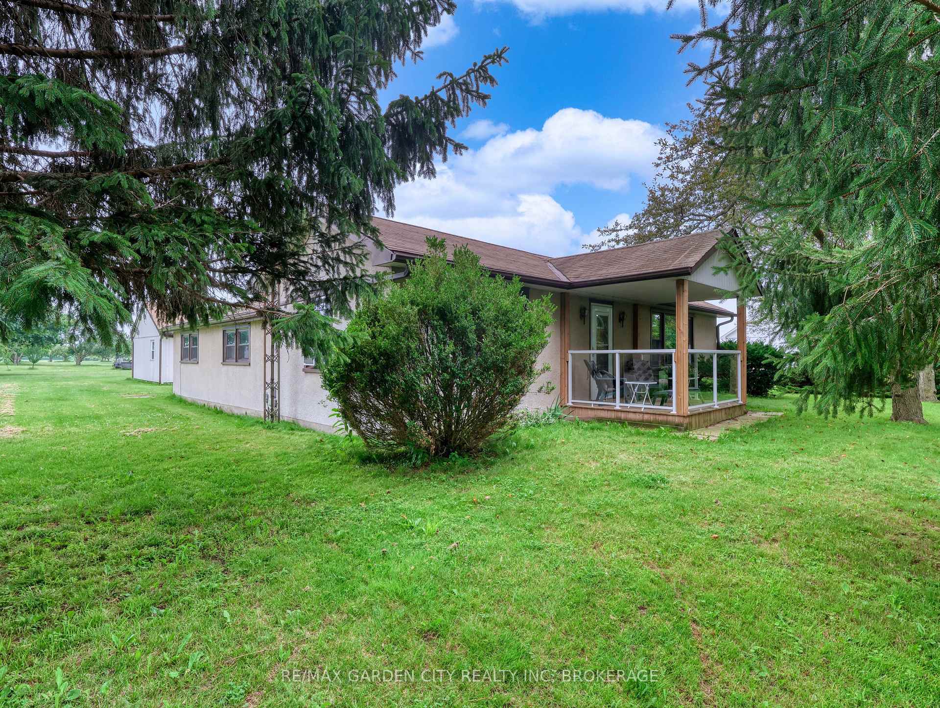 Photo 4 of 1408 Fifth Street, St. Catharines, Rural Port — HOMEH