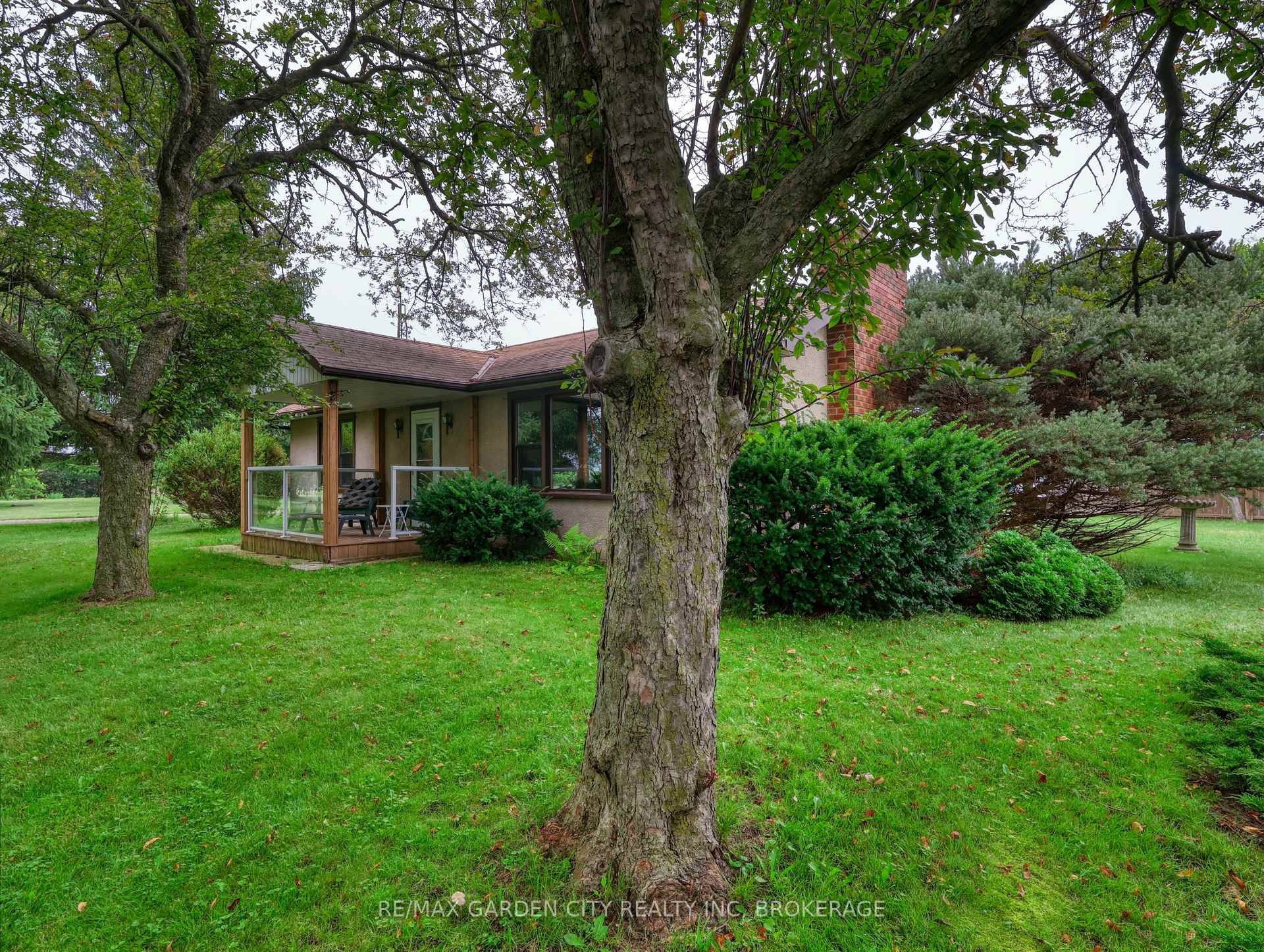Photo 5 of 1408 Fifth Street, St. Catharines, Rural Port — HOMEH