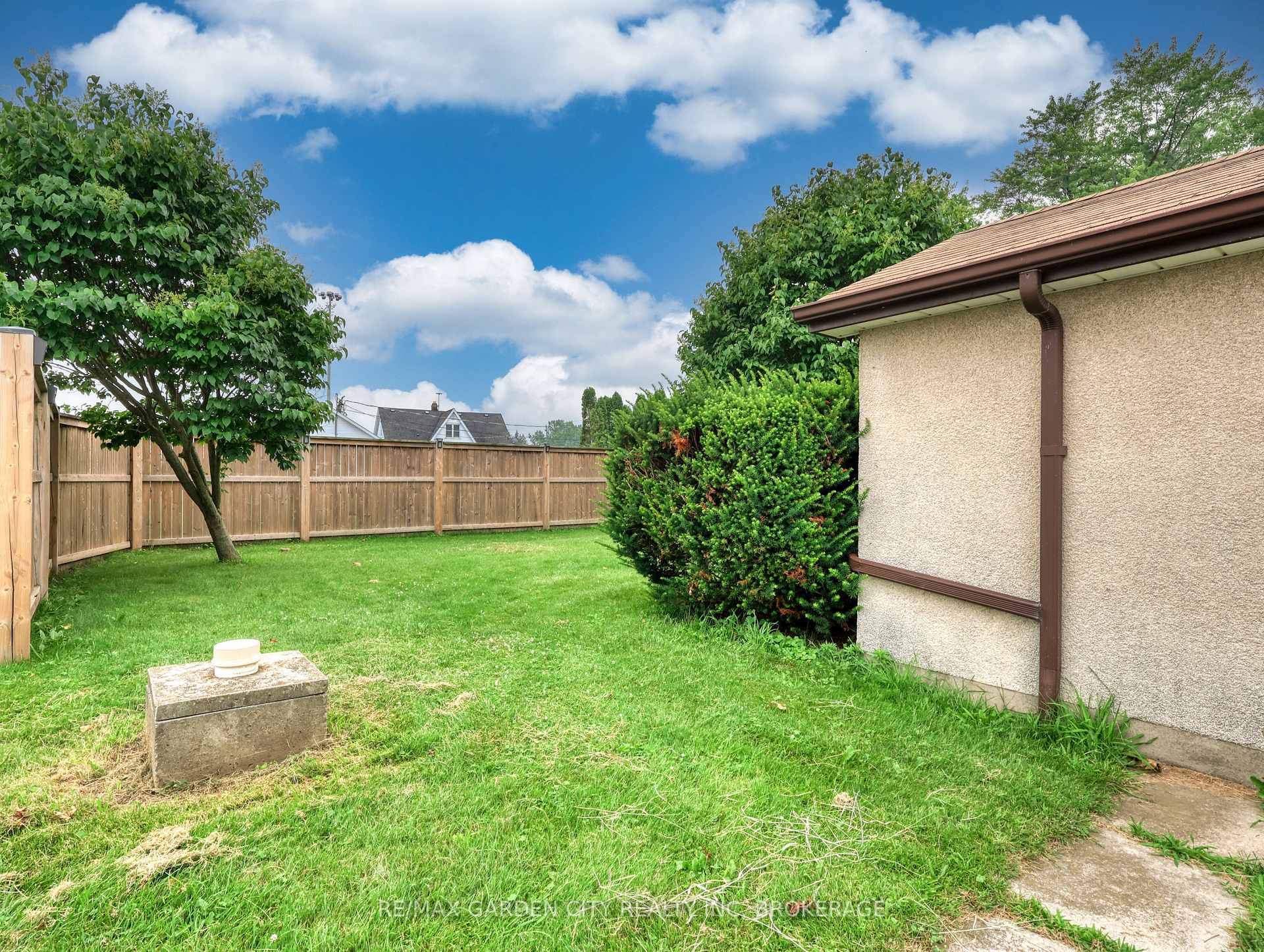 Photo 10 of 1408 Fifth Street, St. Catharines, Rural Port — HOMEH