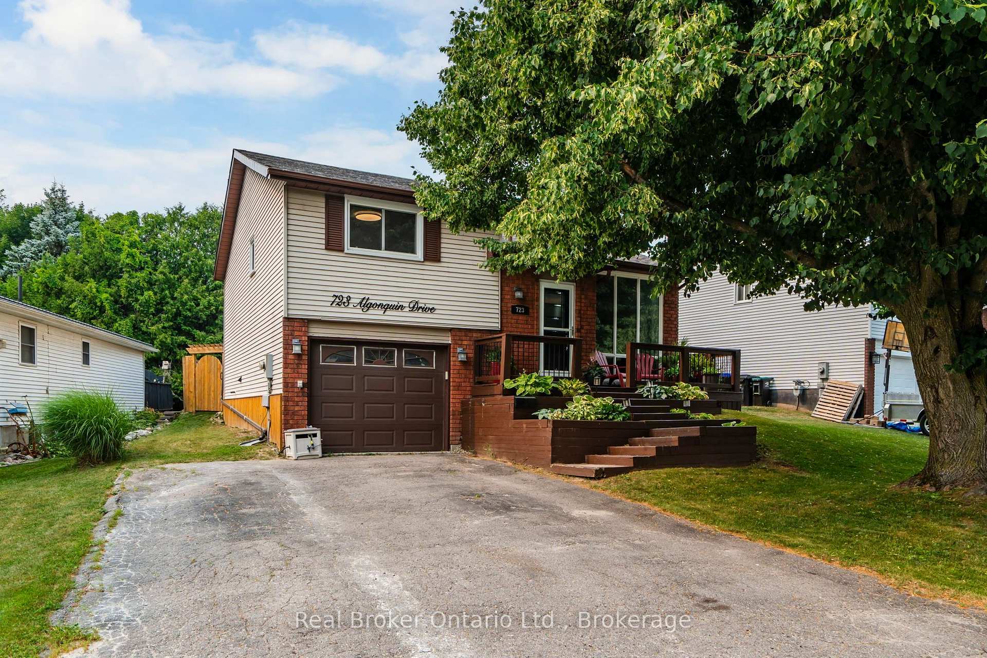 Photo 2 of 723 Algonquin Drive, Midland — HOMEH
