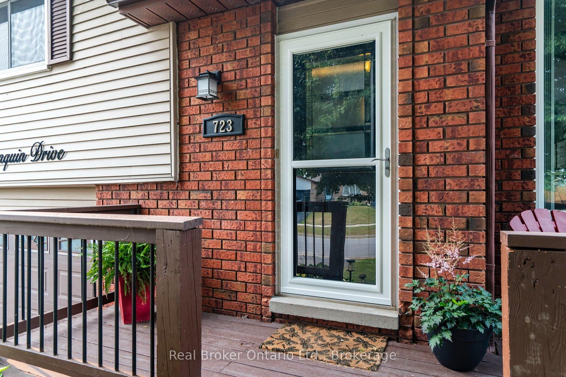Photo 4 of 723 Algonquin Drive, Midland — HOMEH