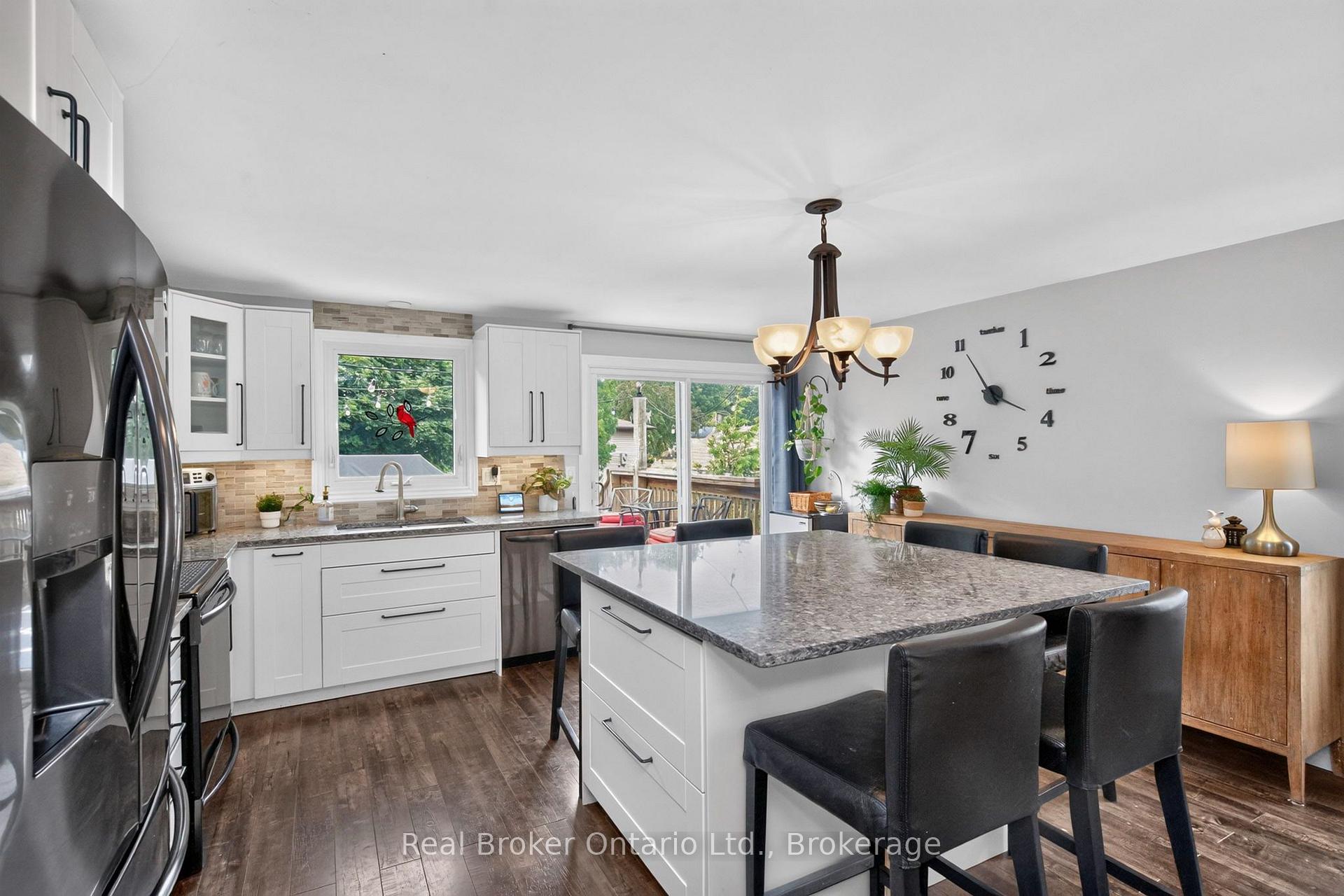 Photo 7 of 723 Algonquin Drive, Midland — HOMEH