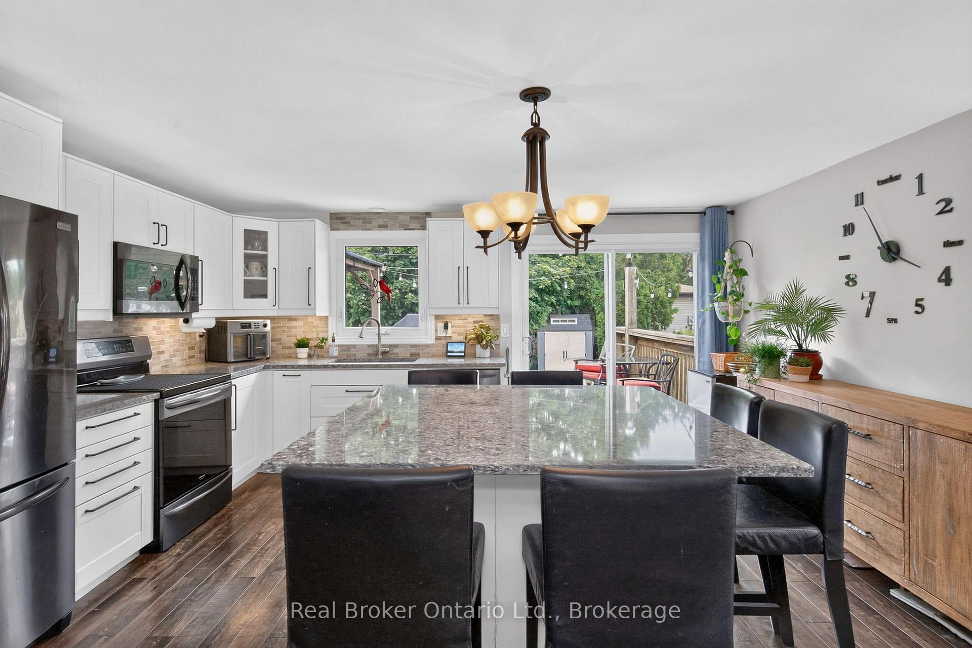 Photo 8 of 723 Algonquin Drive, Midland — HOMEH