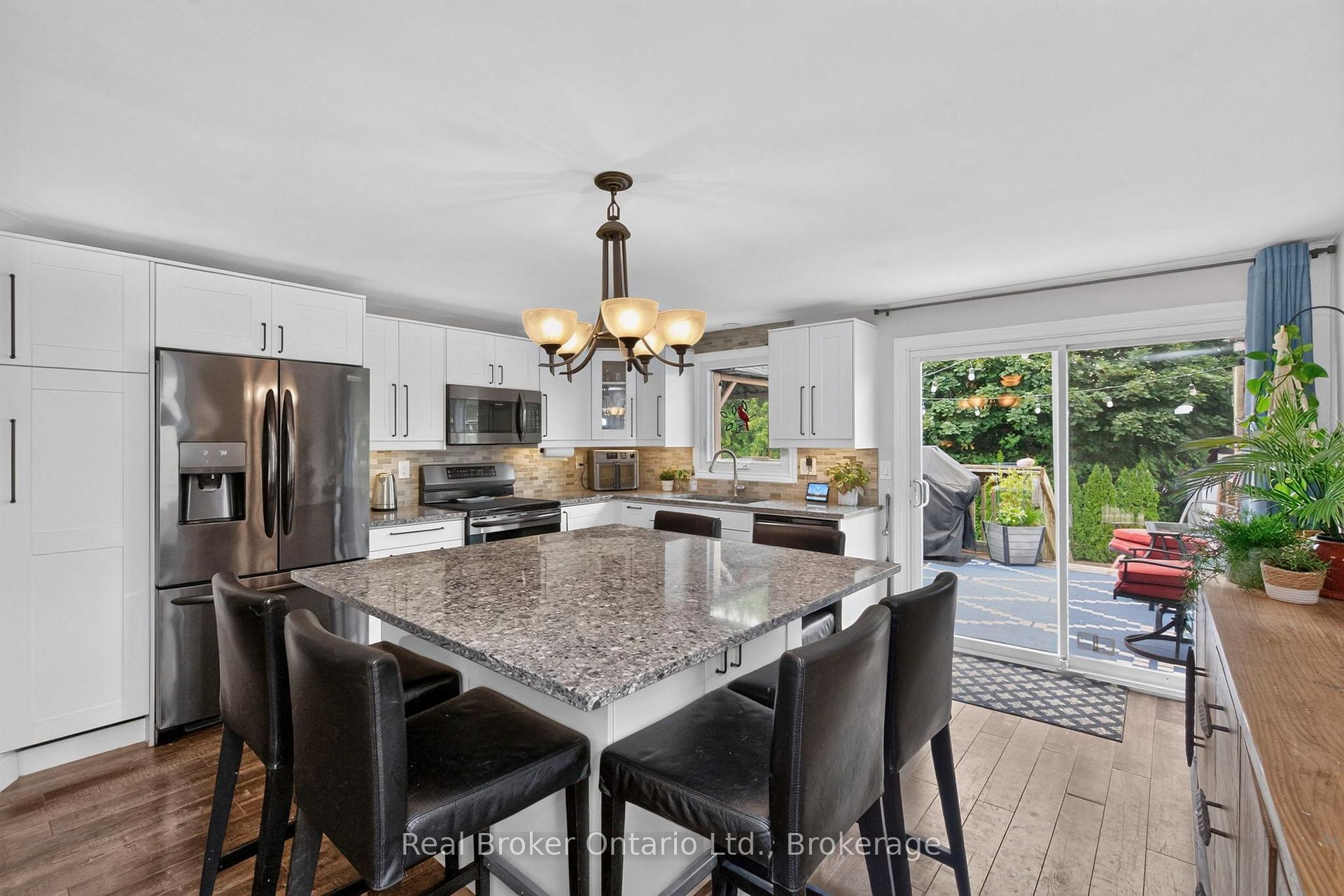 Photo 9 of 723 Algonquin Drive, Midland — HOMEH