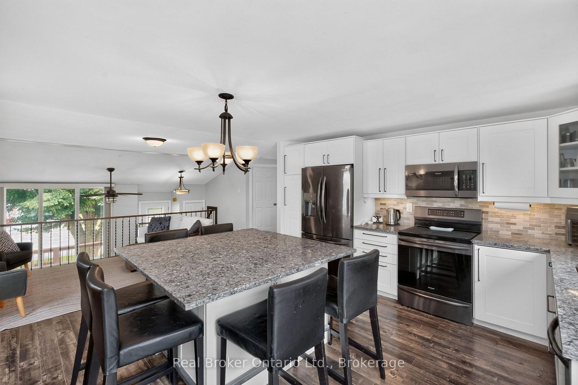 Photo 11 of 723 Algonquin Drive, Midland — HOMEH